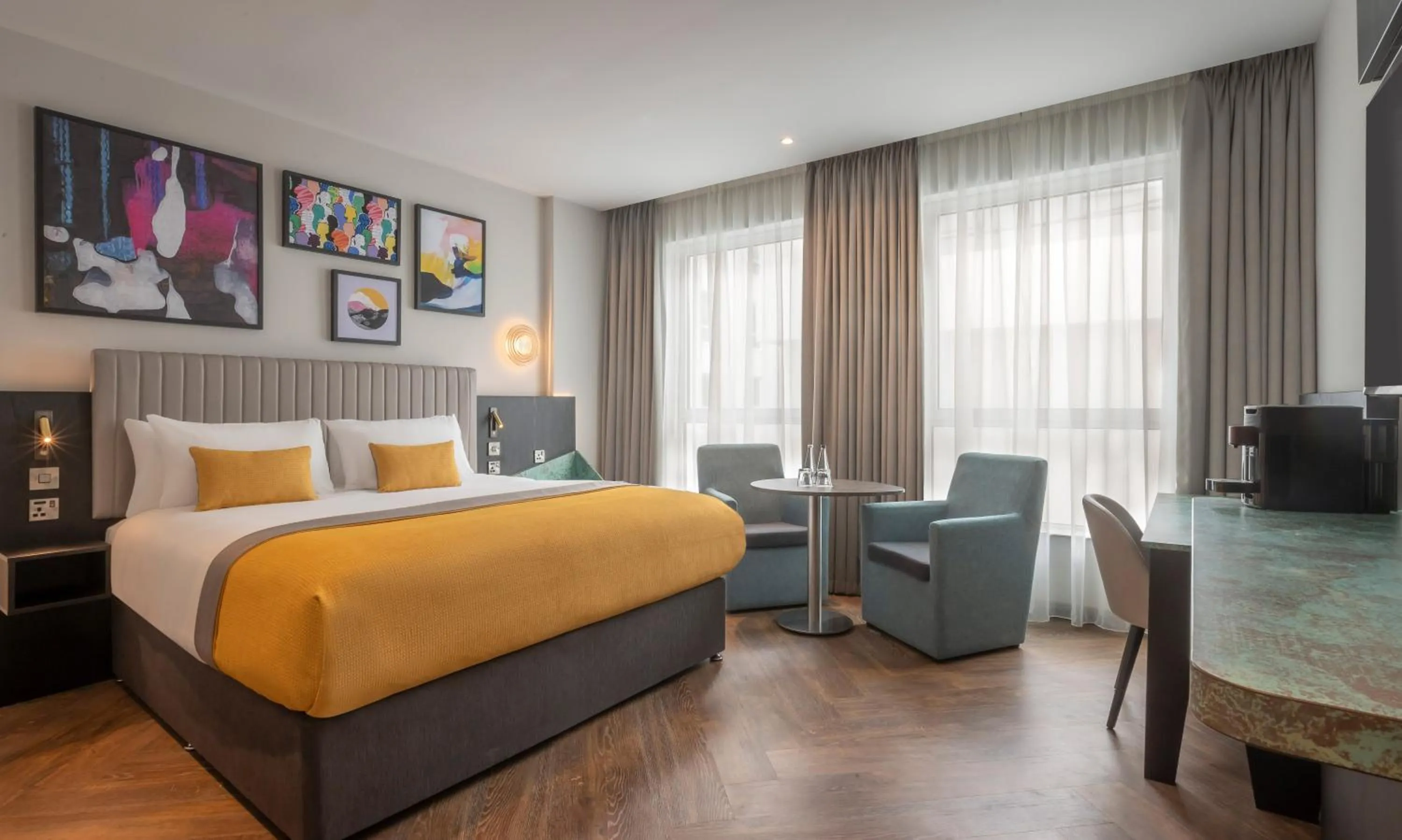 Bed in Maldron Hotel Brighton City Centre