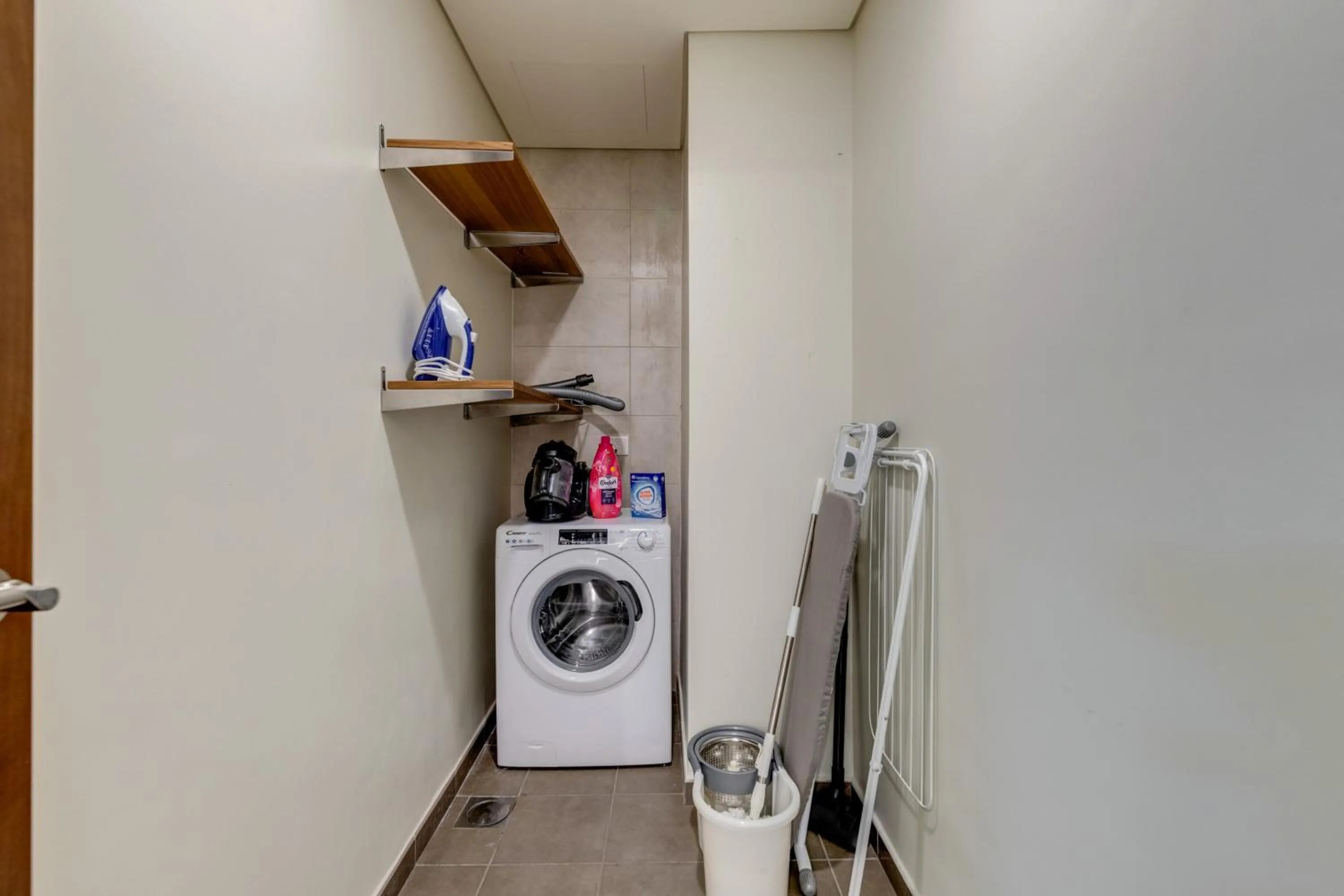 washing machine in GLOBALSTAY. Luxury Apartments Near The Dubai Canal