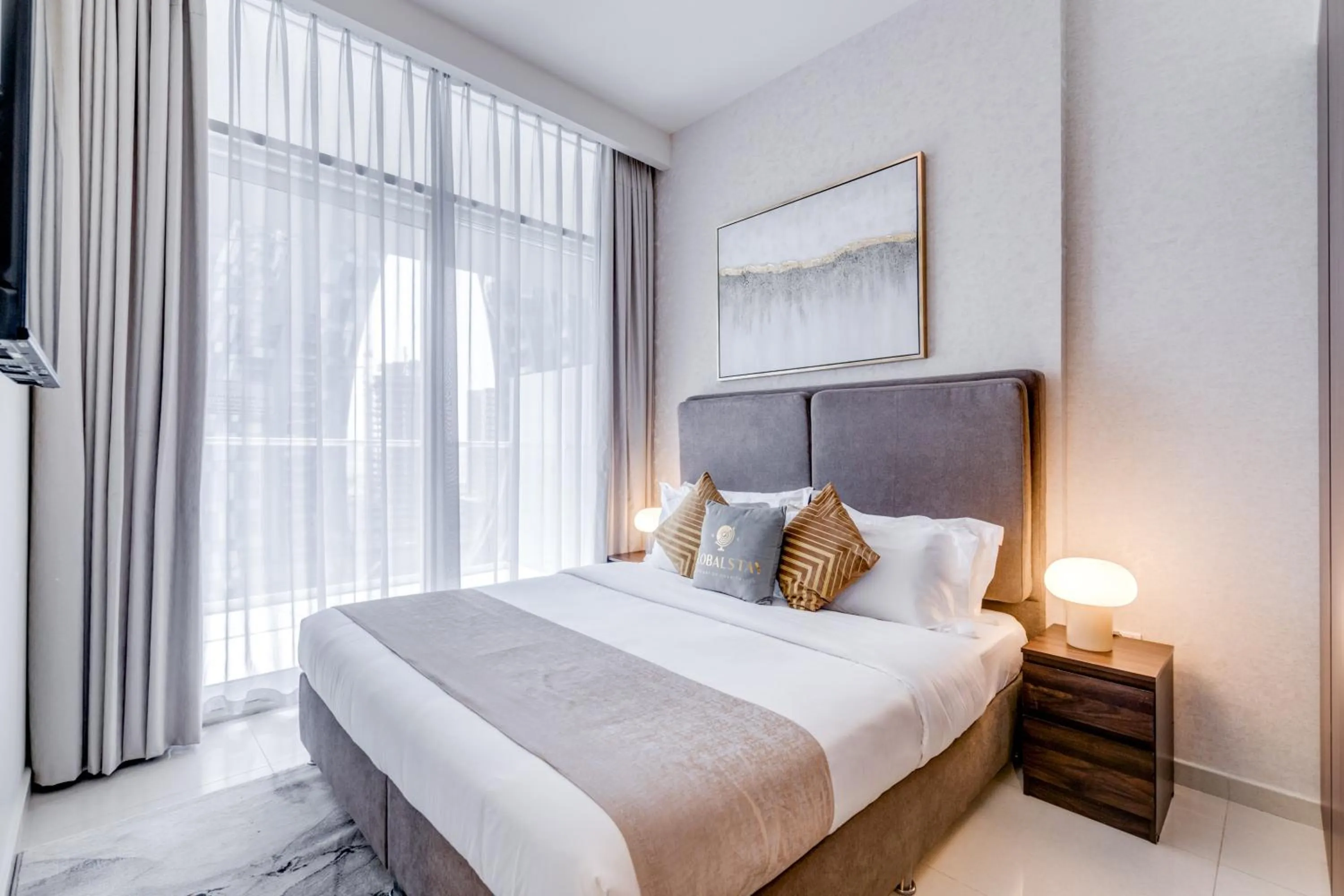 Bed in GLOBALSTAY. Luxury Apartments Near The Dubai Canal