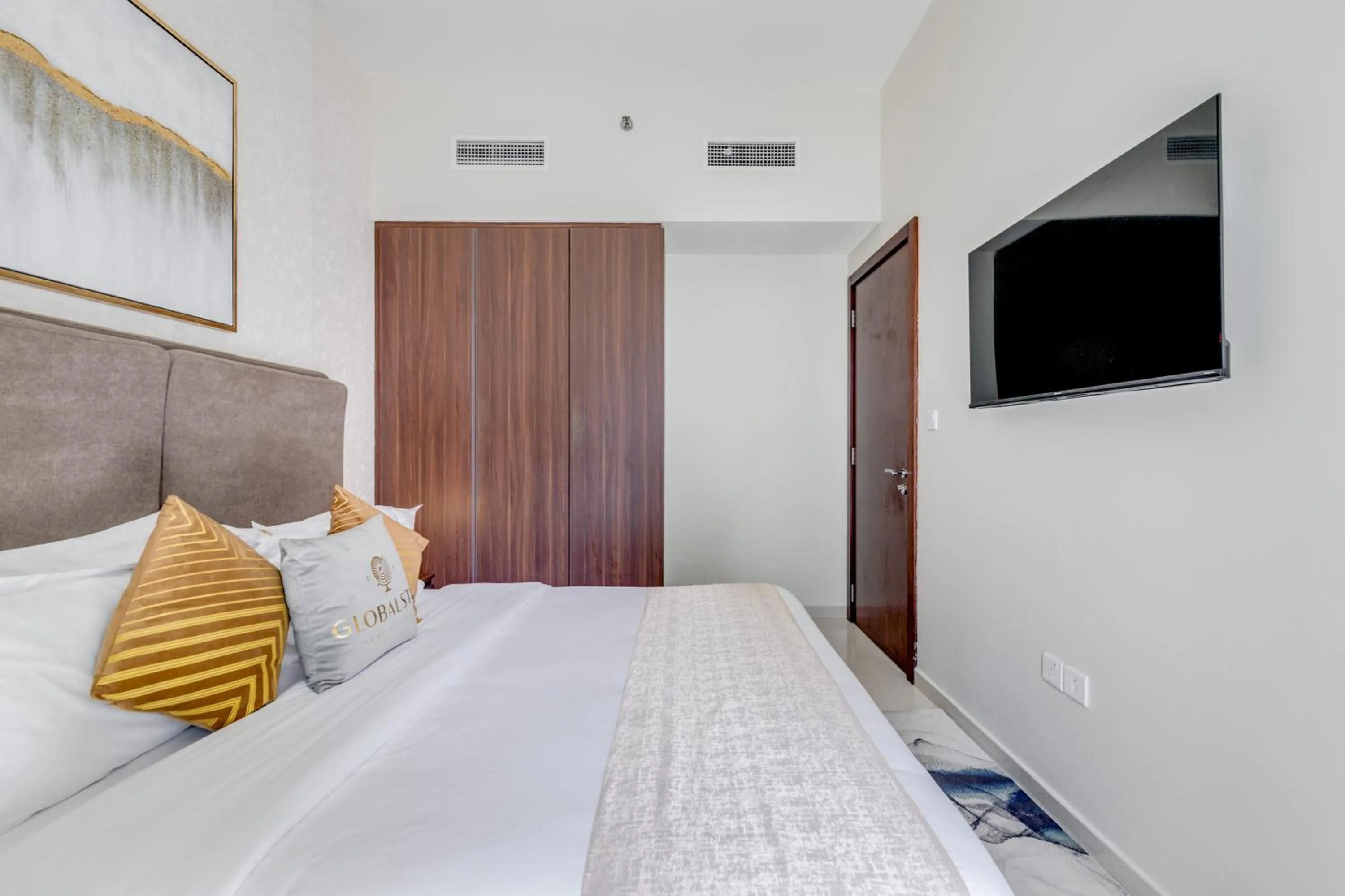Bed in GLOBALSTAY. Luxury Apartments Near The Dubai Canal