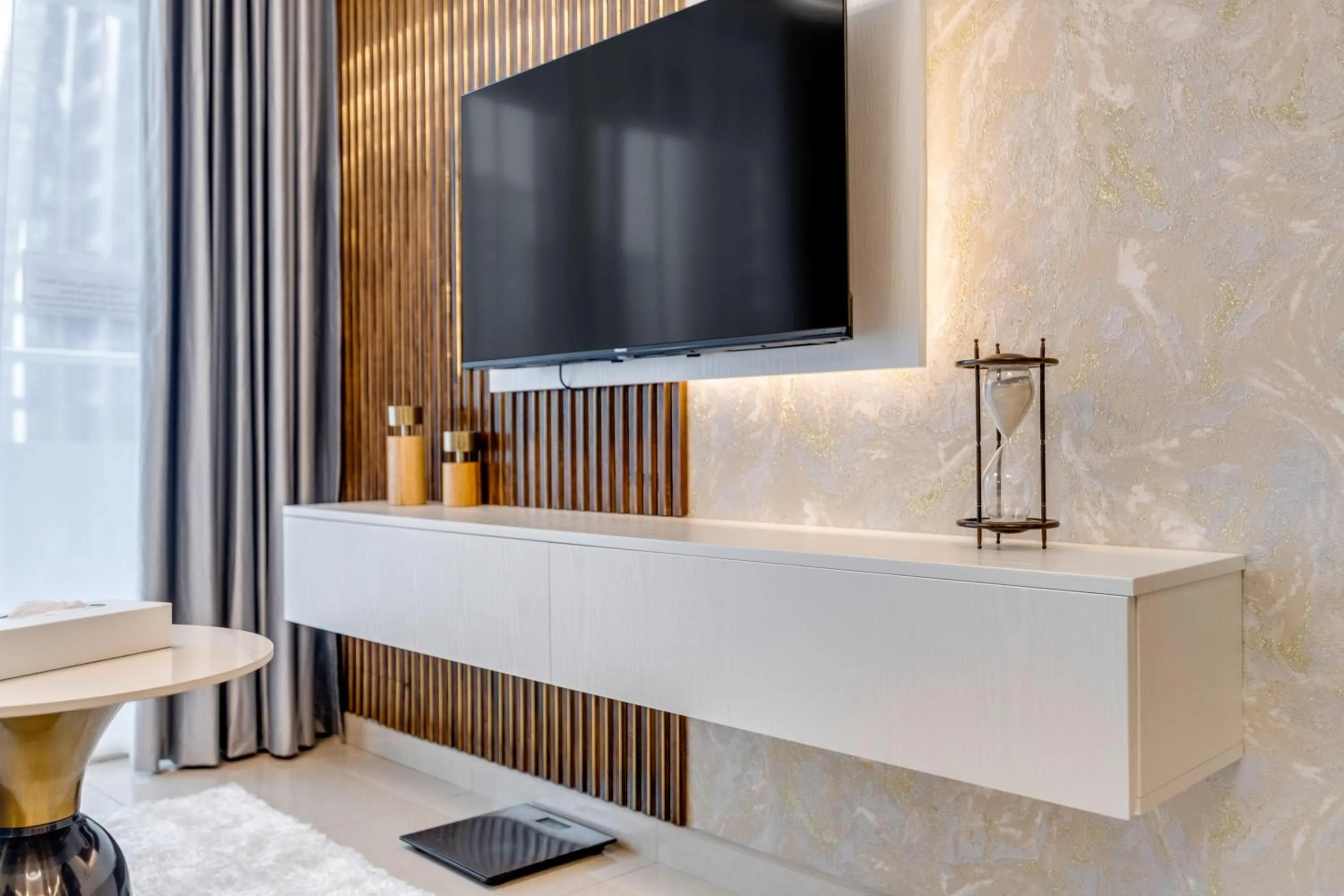 TV and multimedia in GLOBALSTAY. Luxury Apartments Near The Dubai Canal