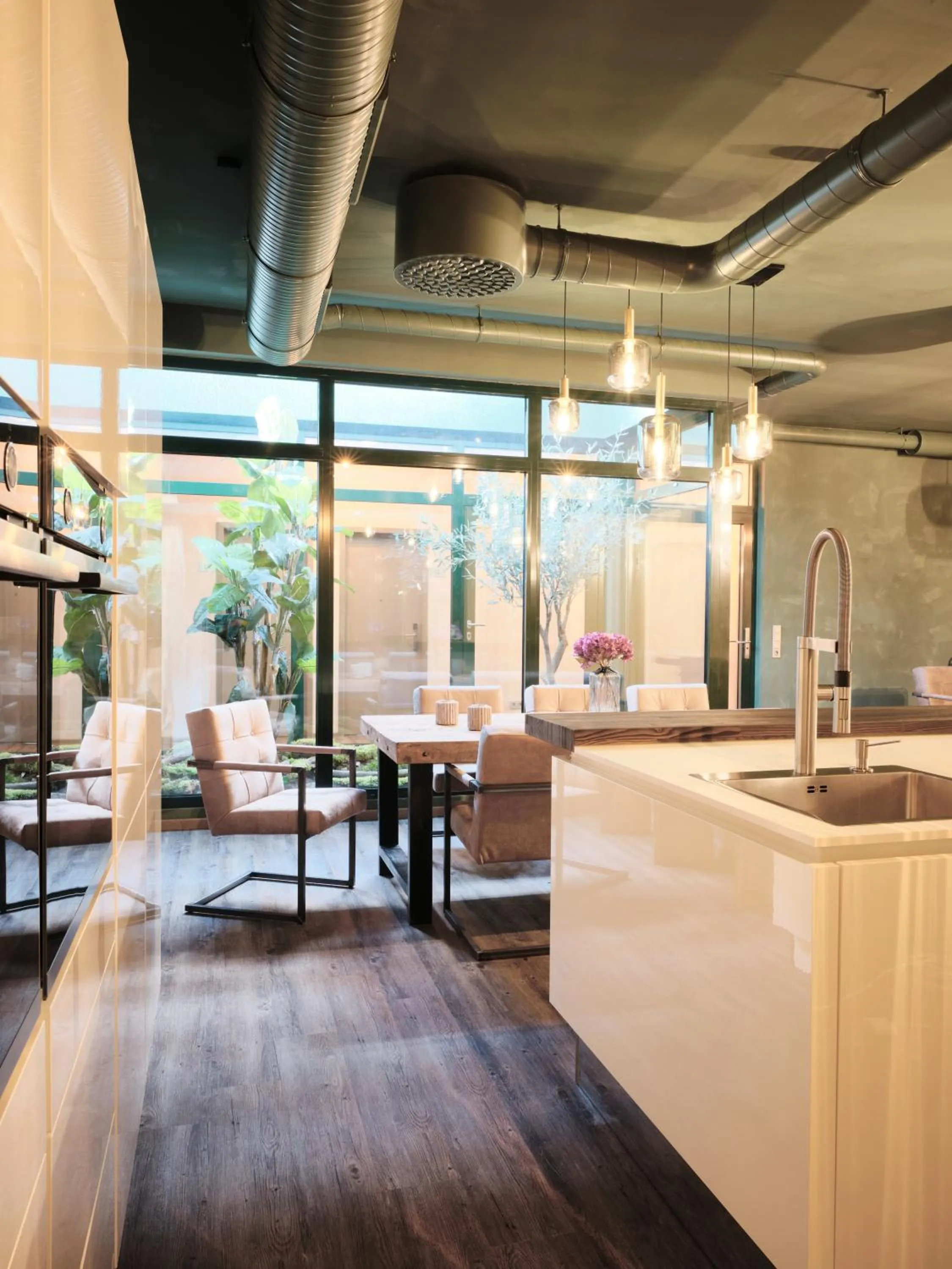 Communal lounge/ TV room in Hannover - PHIL & MAX Hotels und Apartments Messe