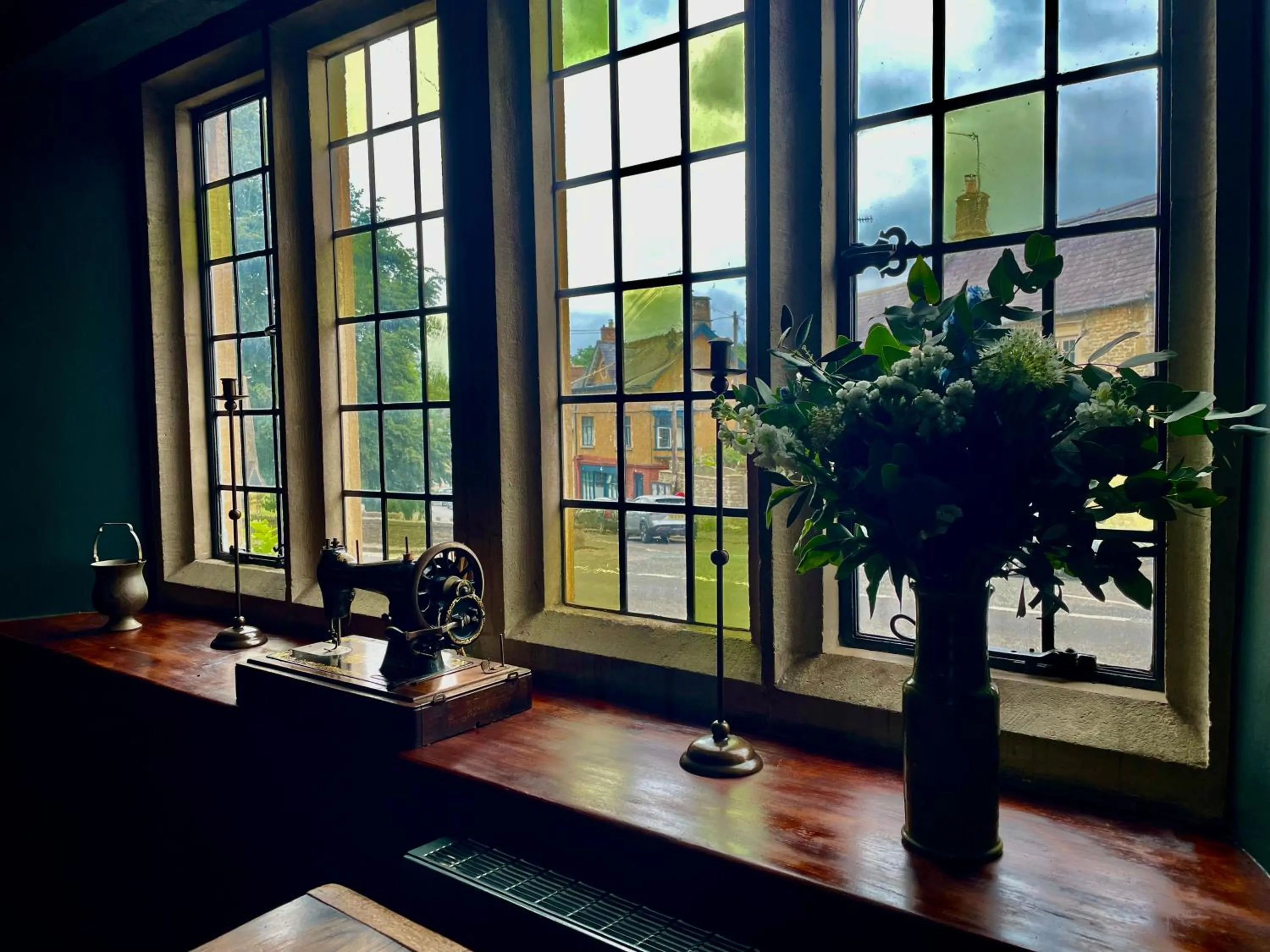 Lounge or bar in The Crown at Shipton