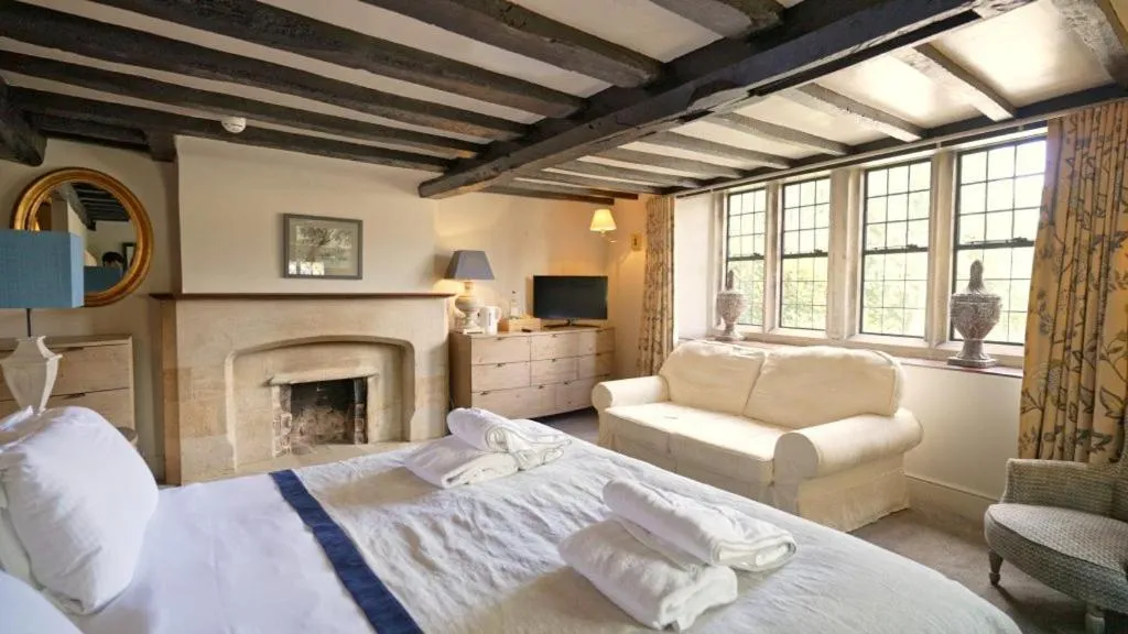TV and multimedia, Bed in The Crown at Shipton