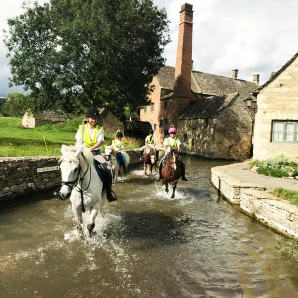 People in The Crown at Shipton