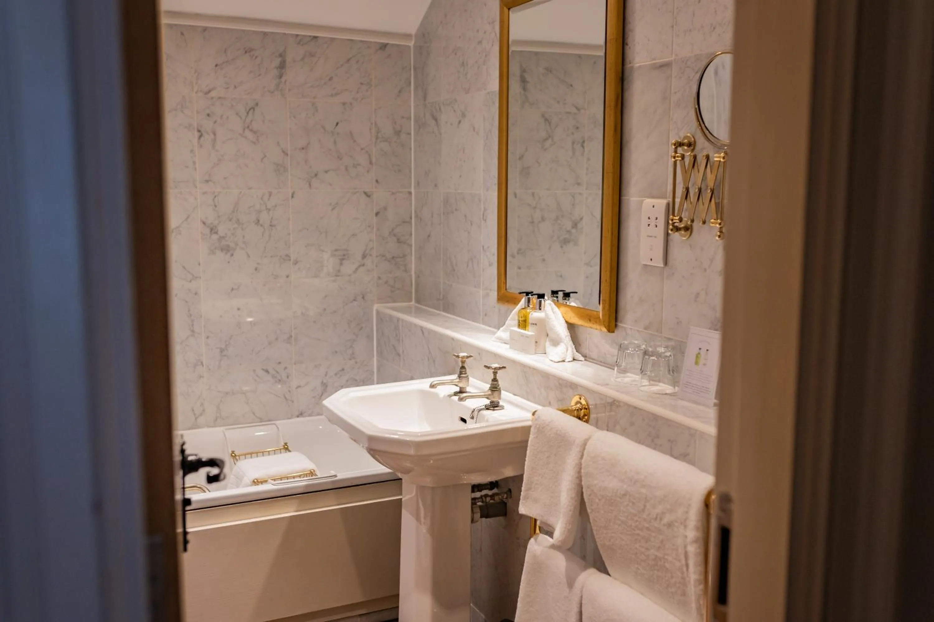 Bathroom in The Red Lion Hotel