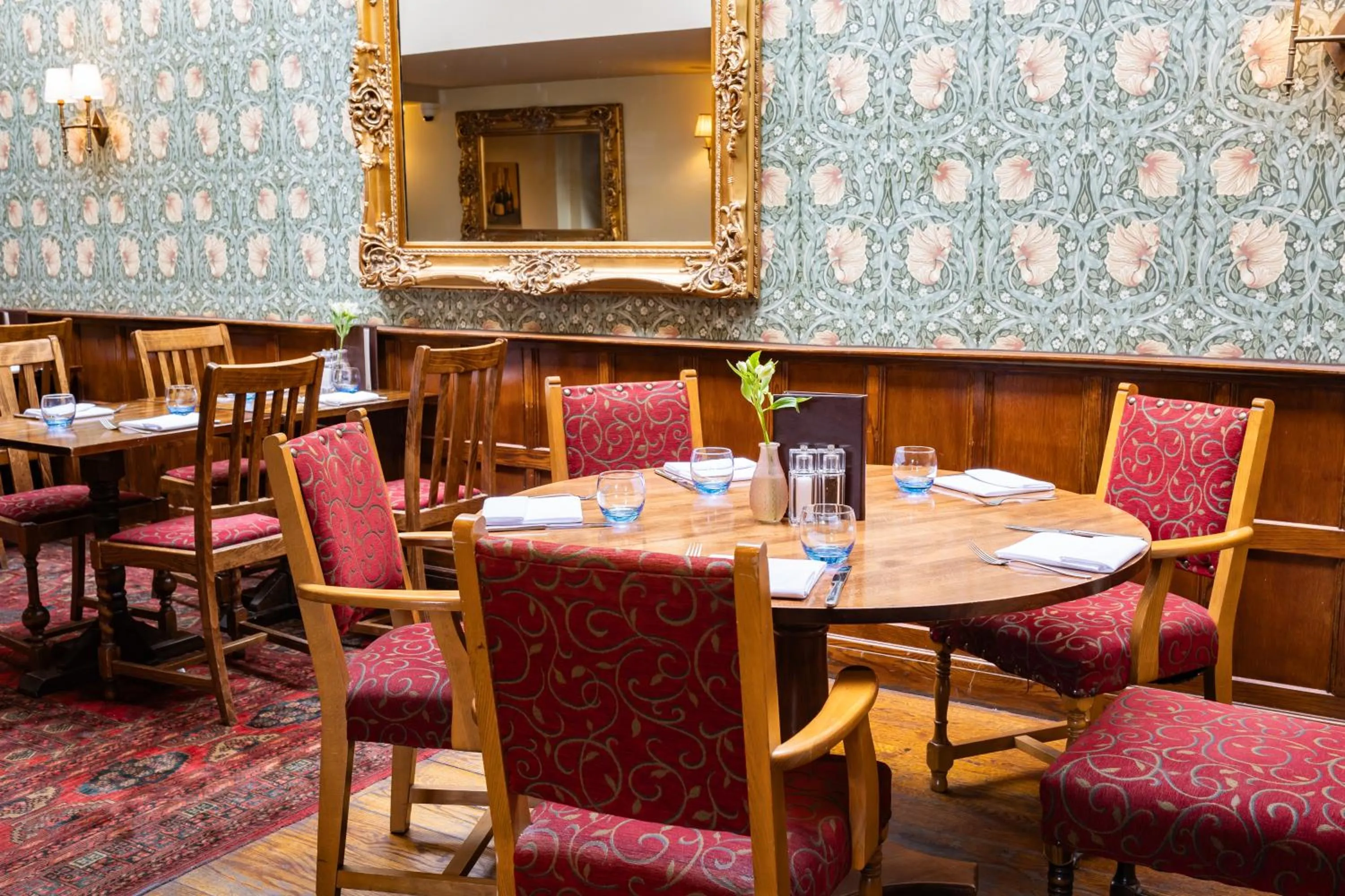 Restaurant/places to eat in The Red Lion Hotel