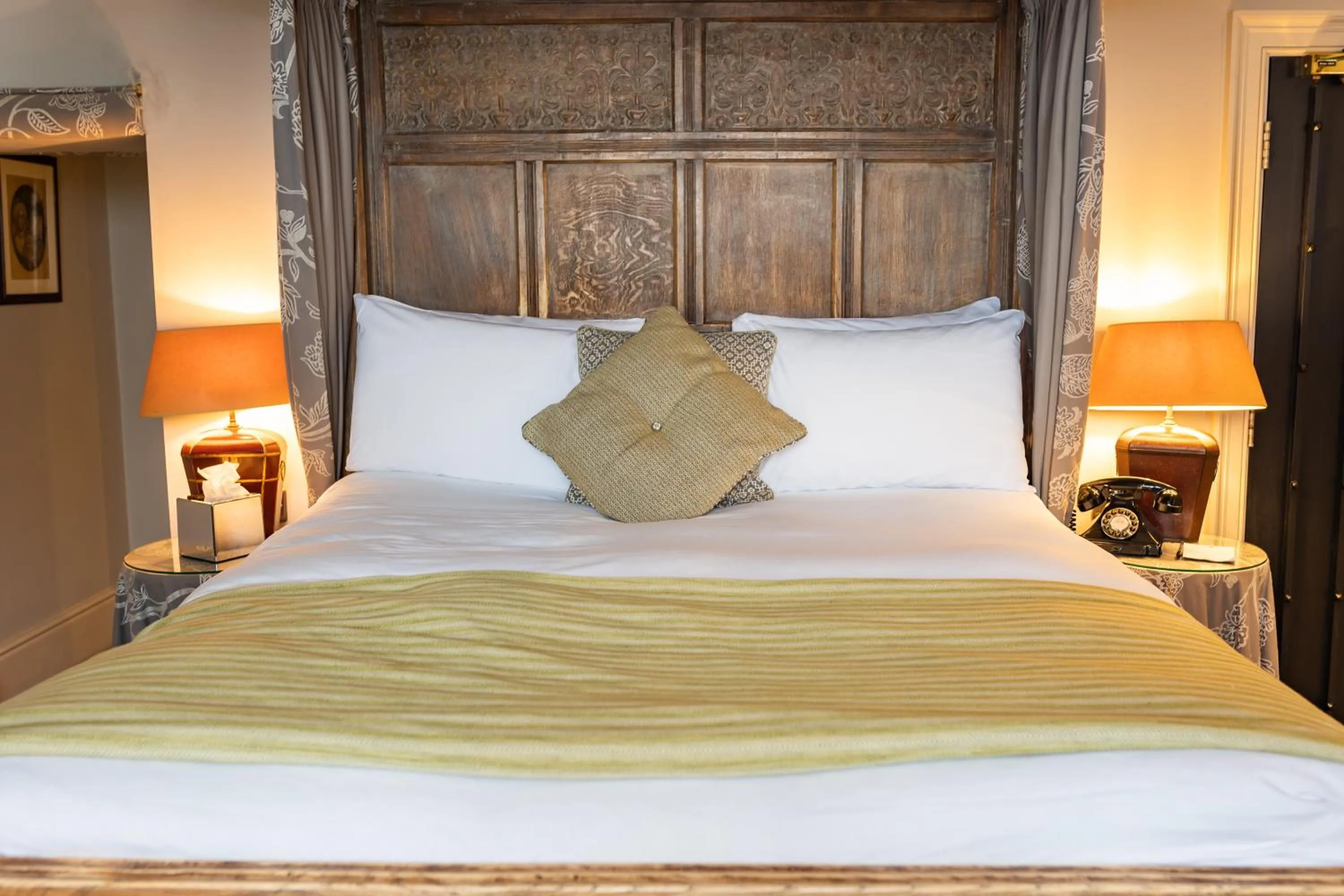 Bed in The Red Lion Hotel