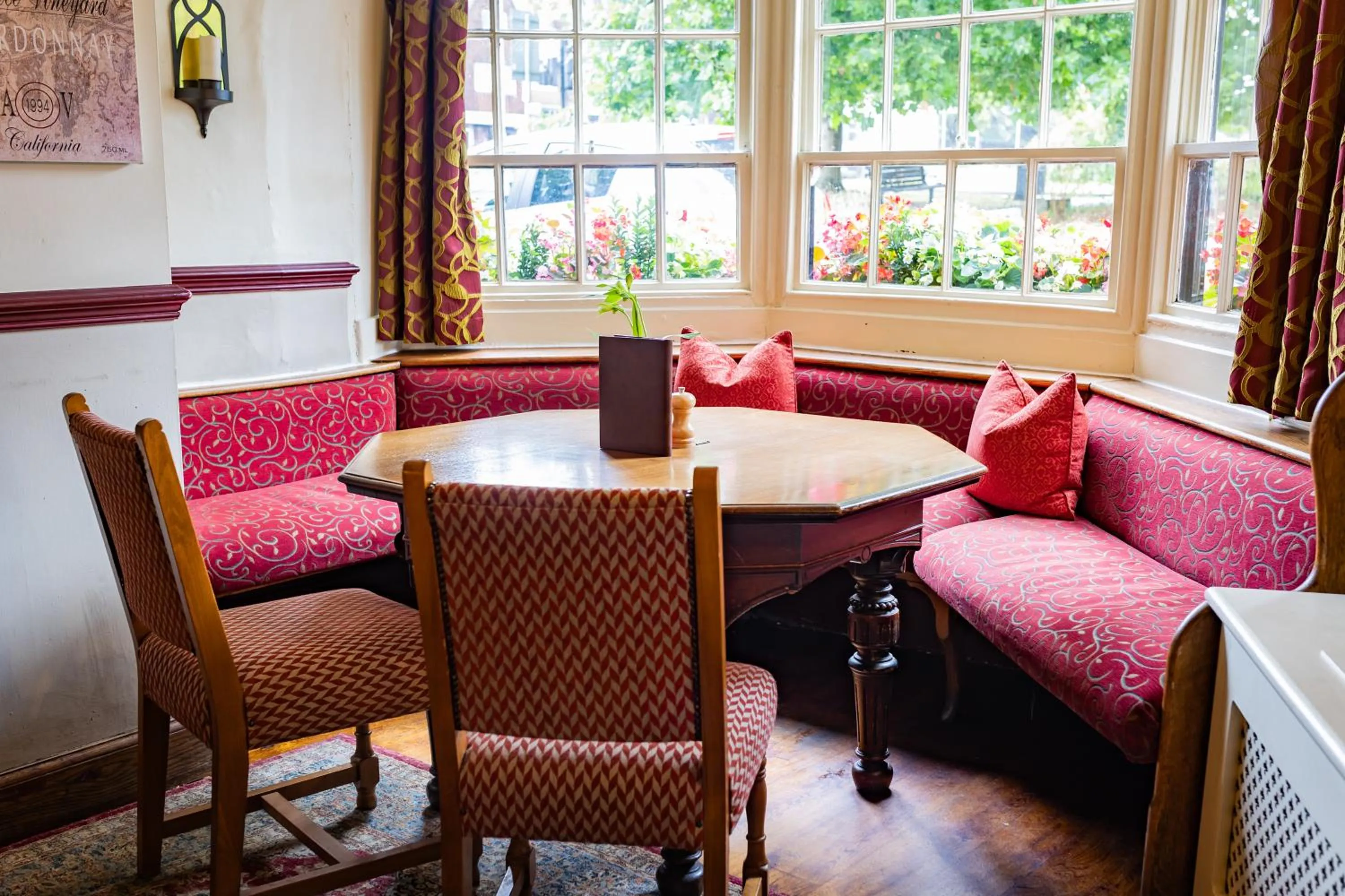 Restaurant/places to eat in The Red Lion Hotel