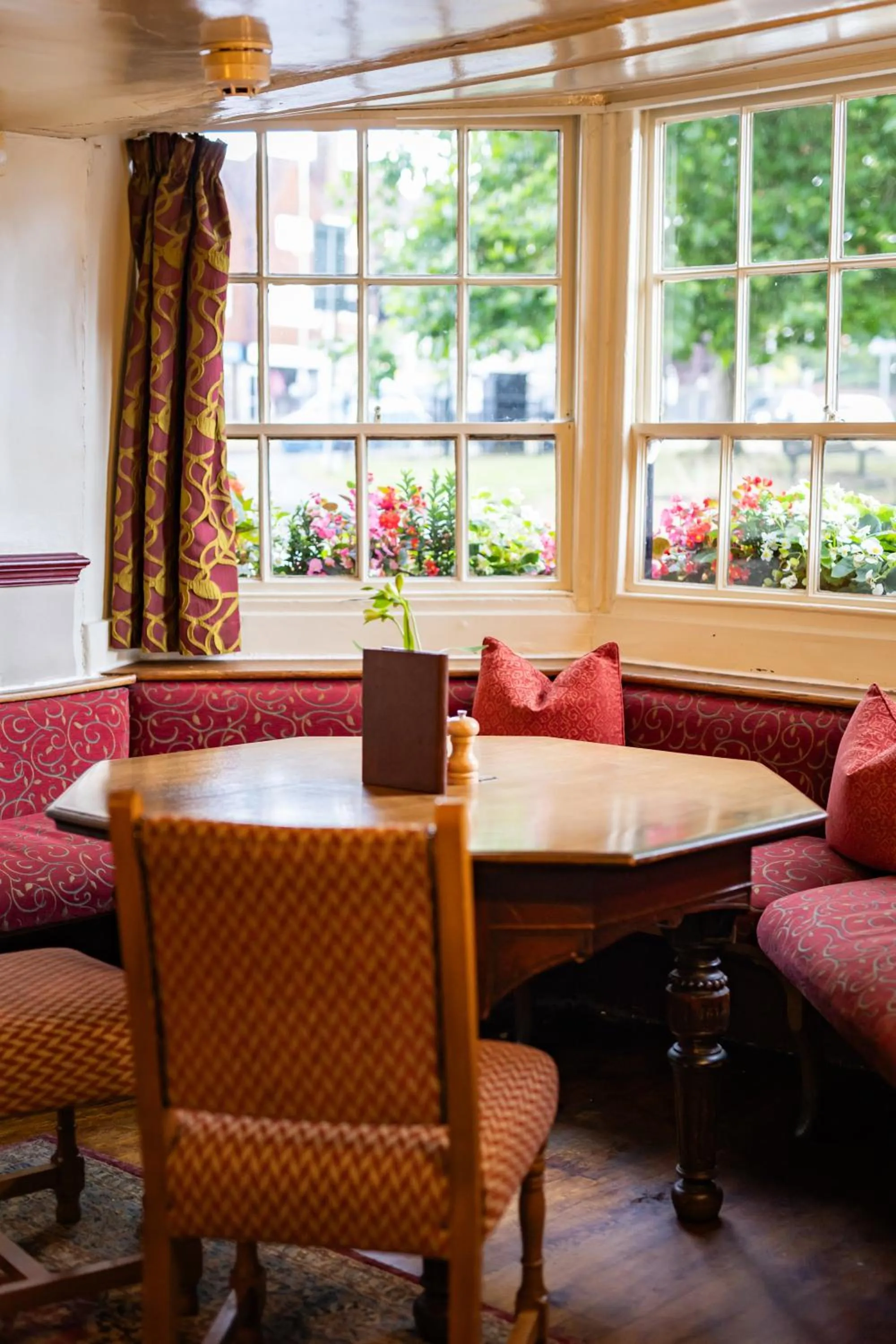 Restaurant/places to eat in The Red Lion Hotel