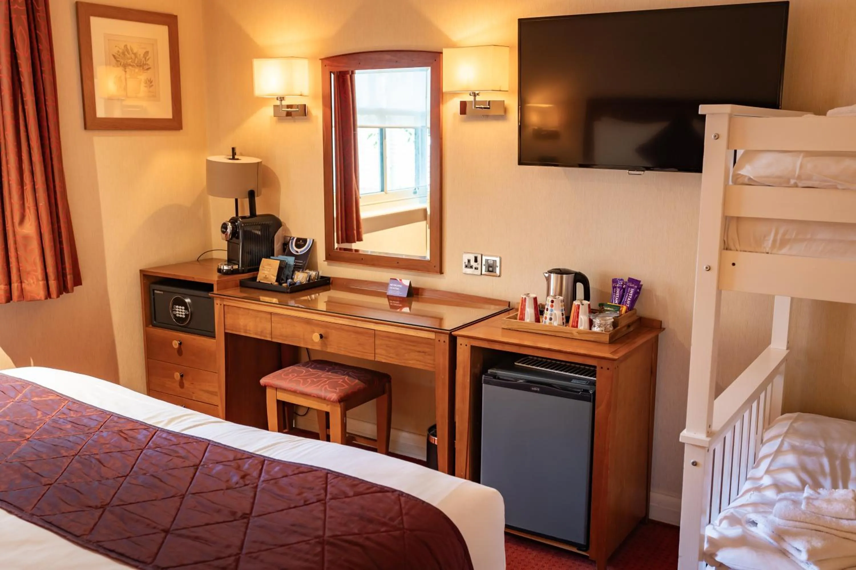 TV and multimedia, Bed in The Red Lion Hotel