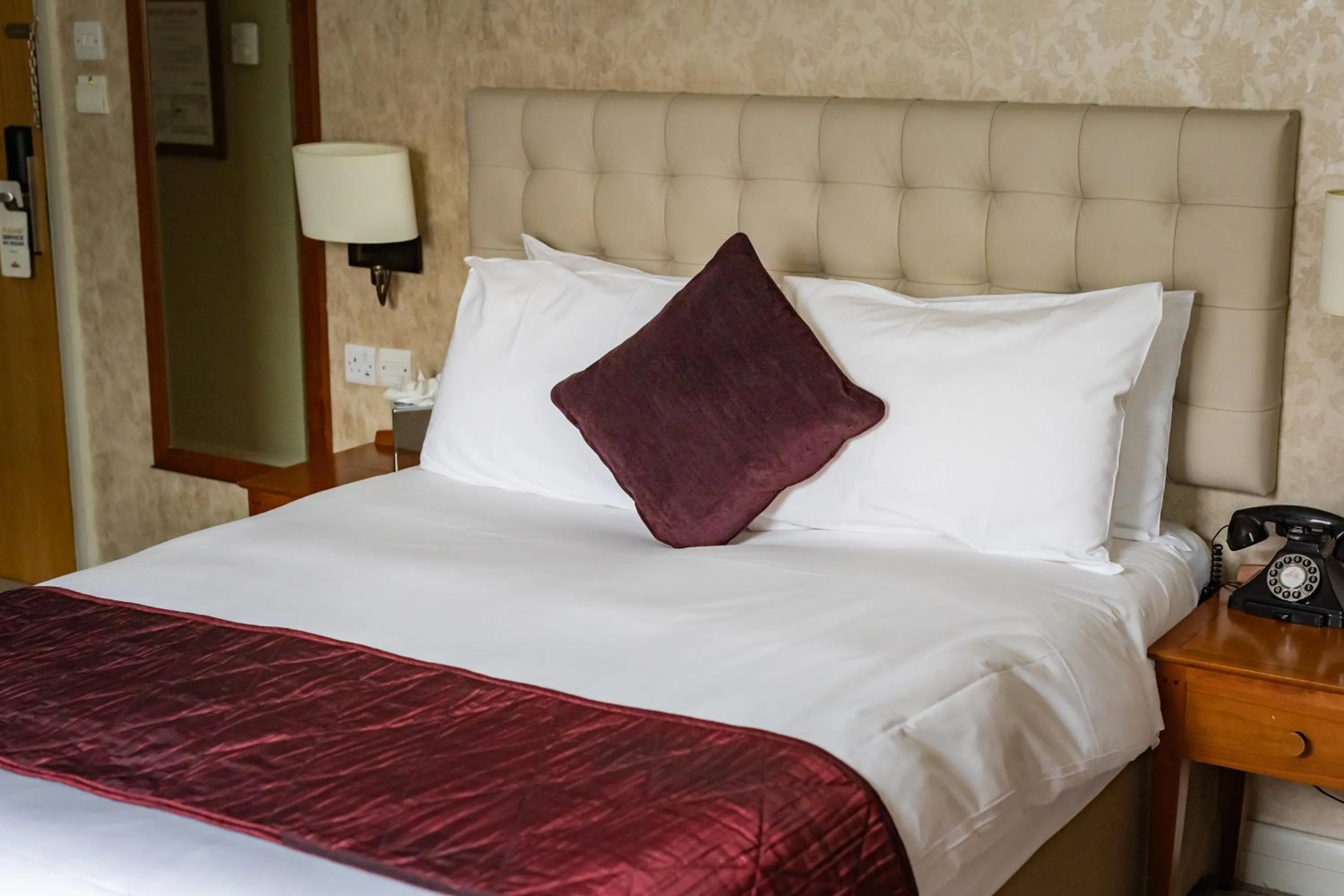 Bed in The Red Lion Hotel