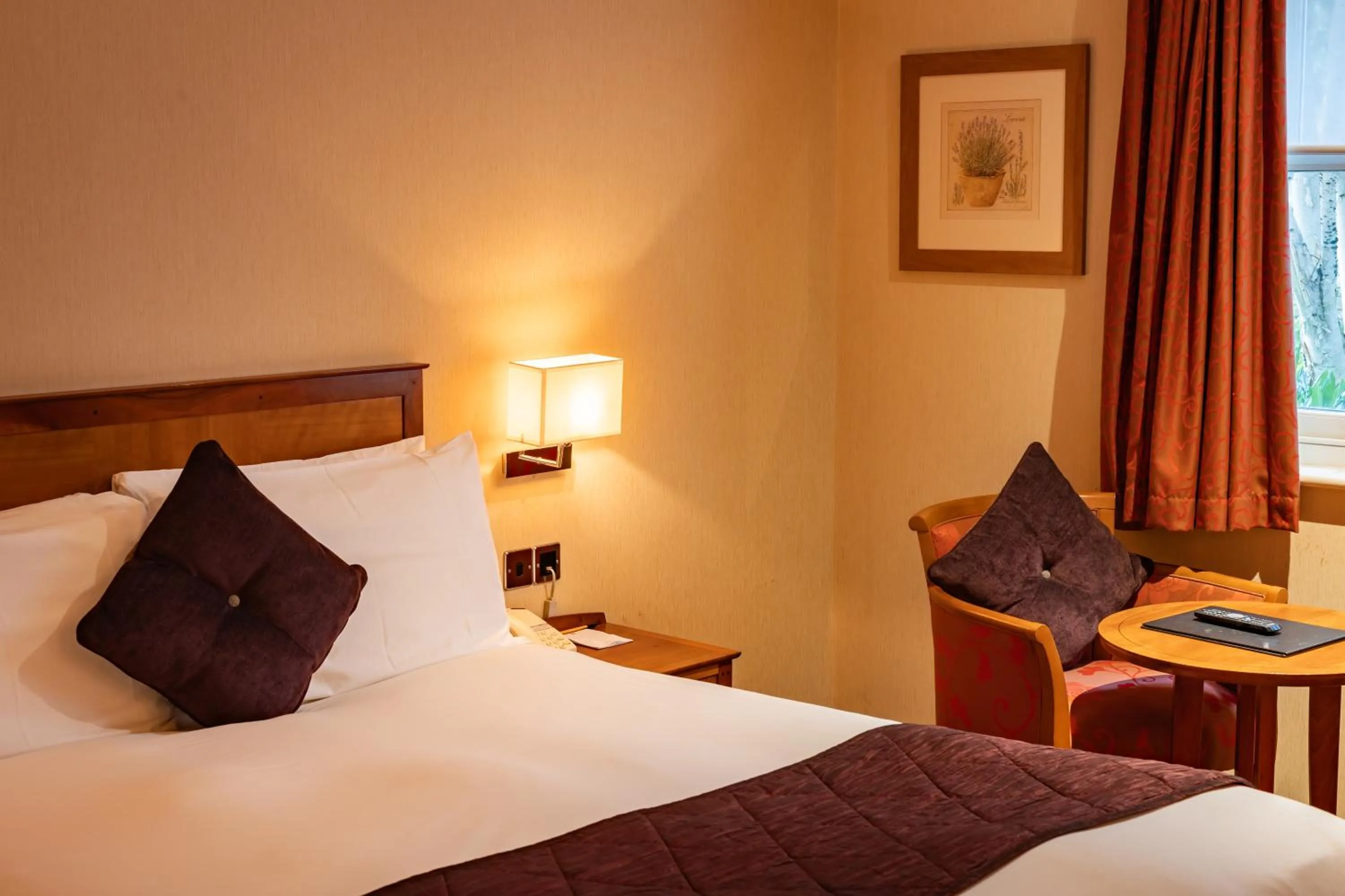 Bedroom, Bed in The Red Lion Hotel