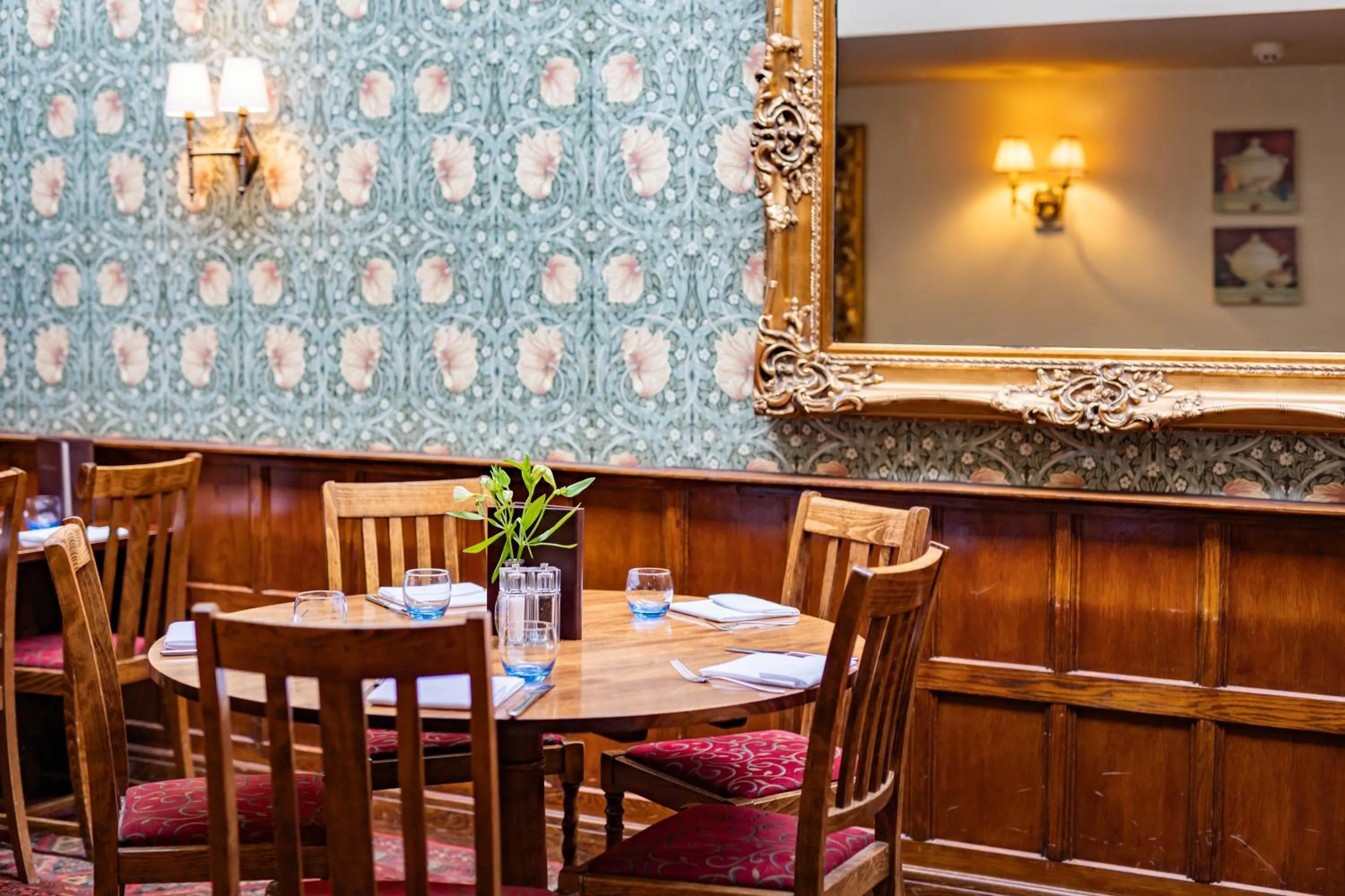 Restaurant/places to eat in The Red Lion Hotel