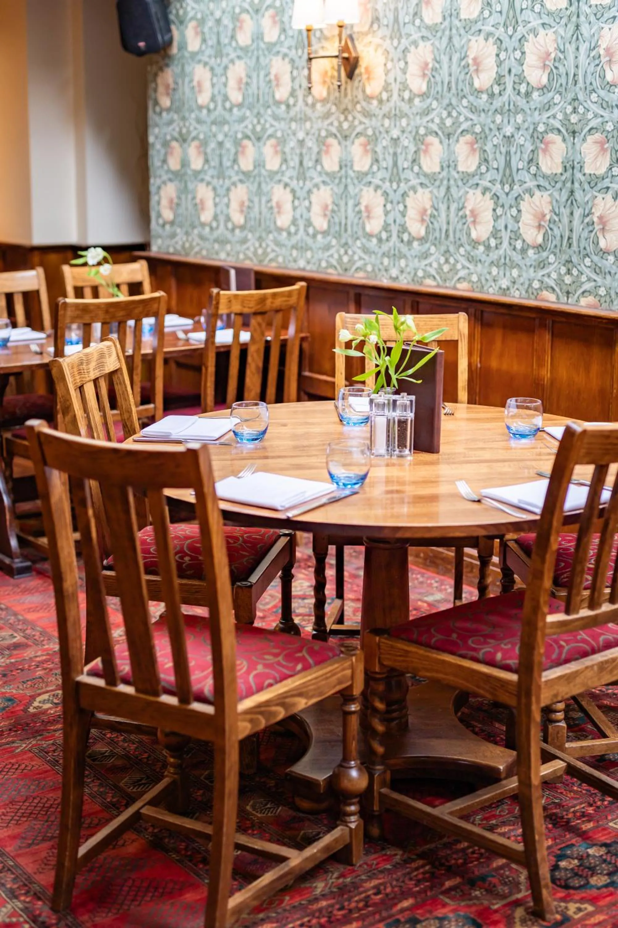 Restaurant/places to eat in The Red Lion Hotel