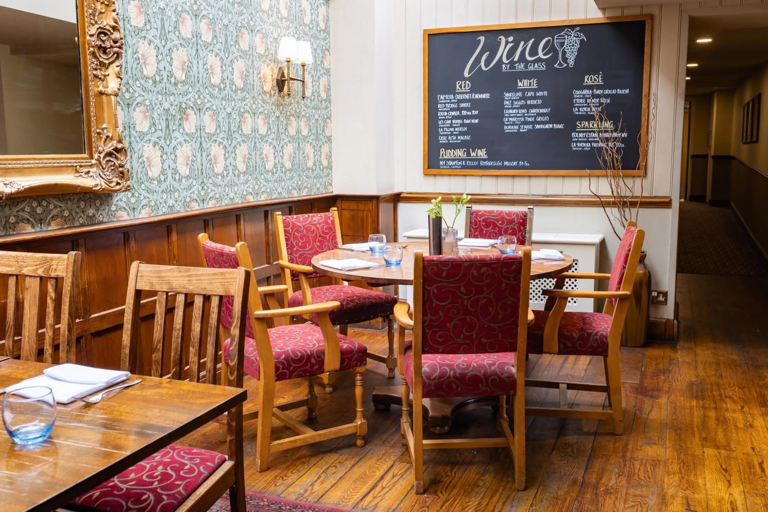 Restaurant/places to eat in The Red Lion Hotel