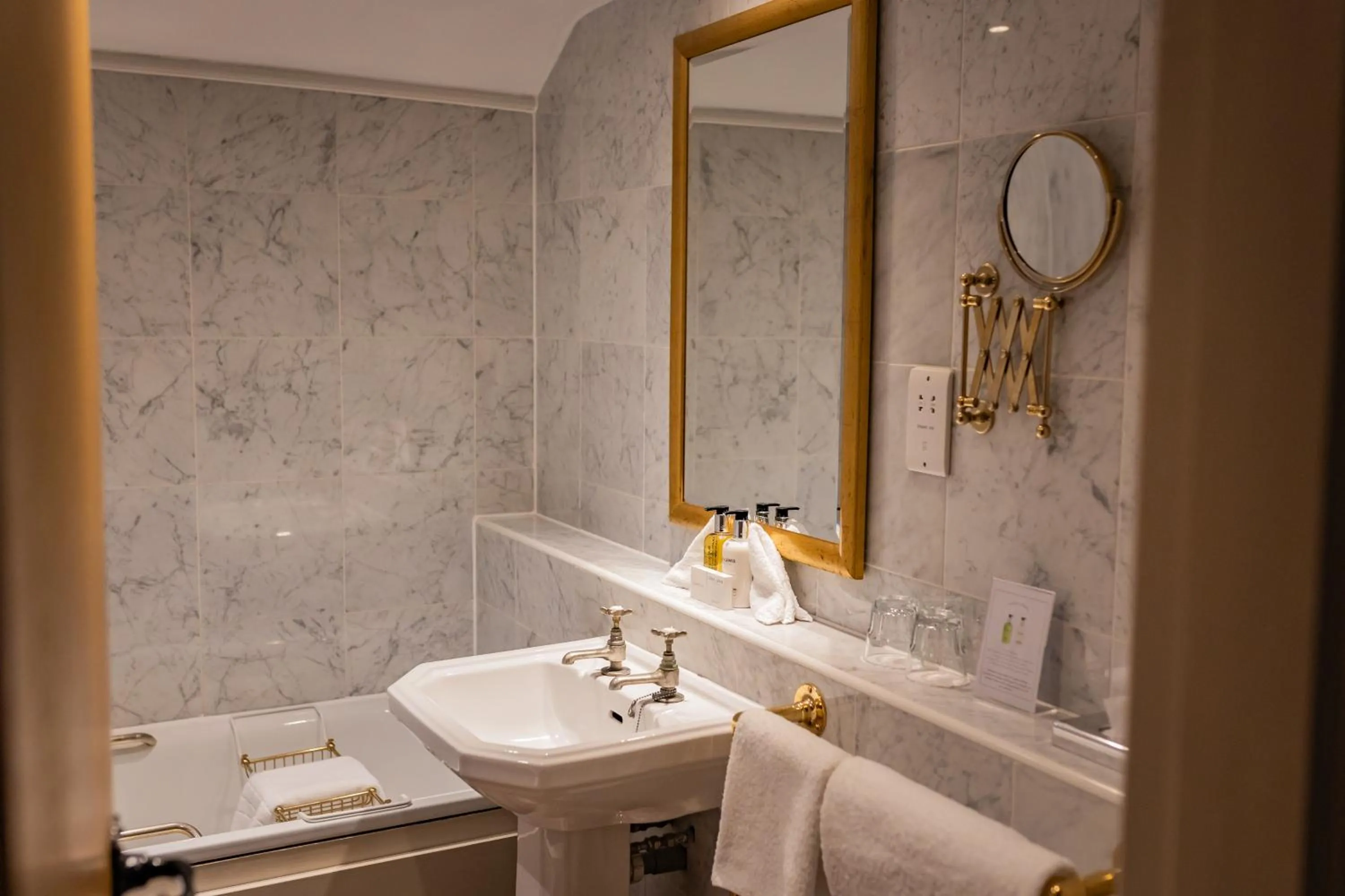 Bathroom in The Red Lion Hotel