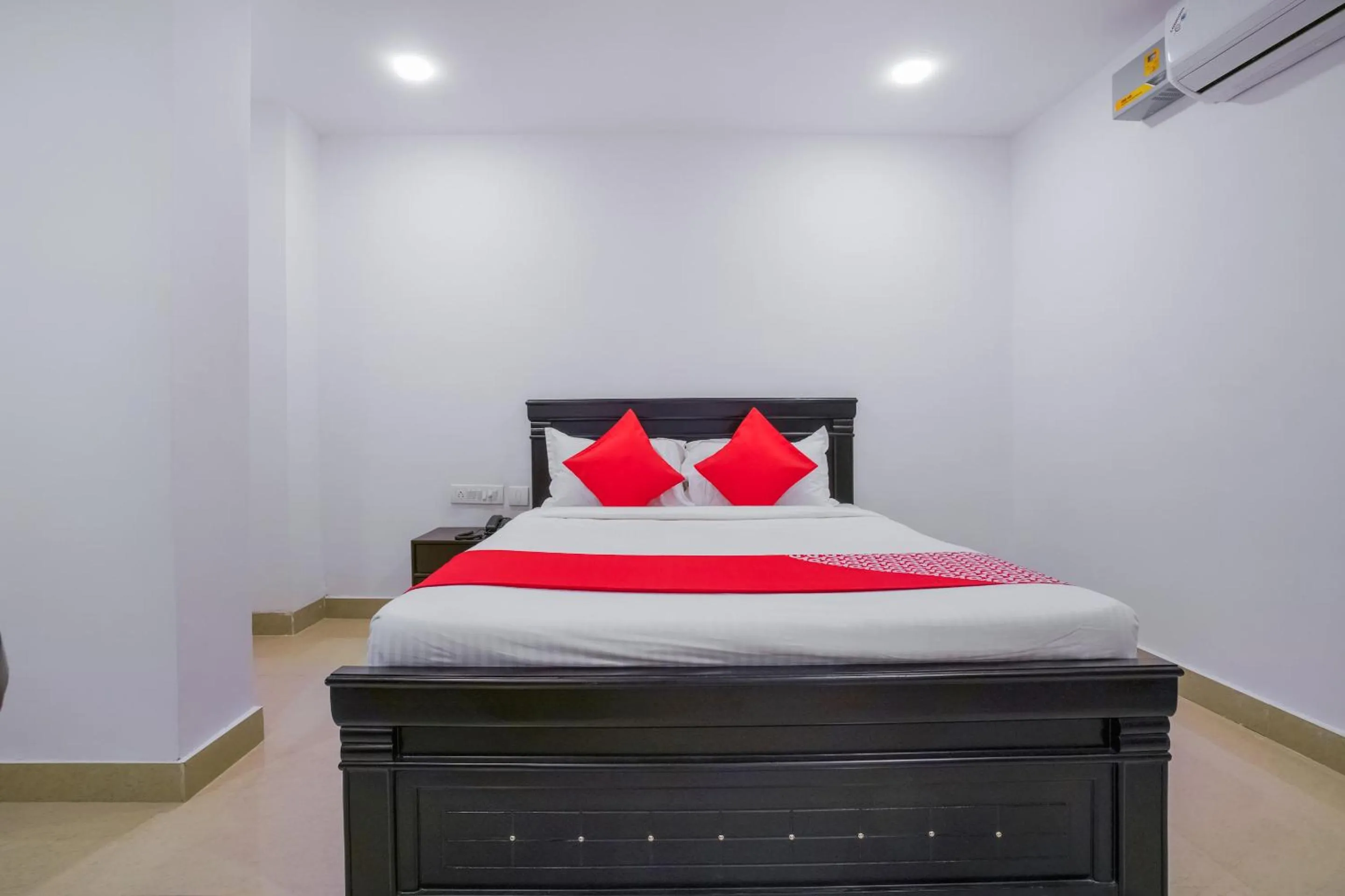 Bed in THE METRO INTERNATIONAL HOTEL