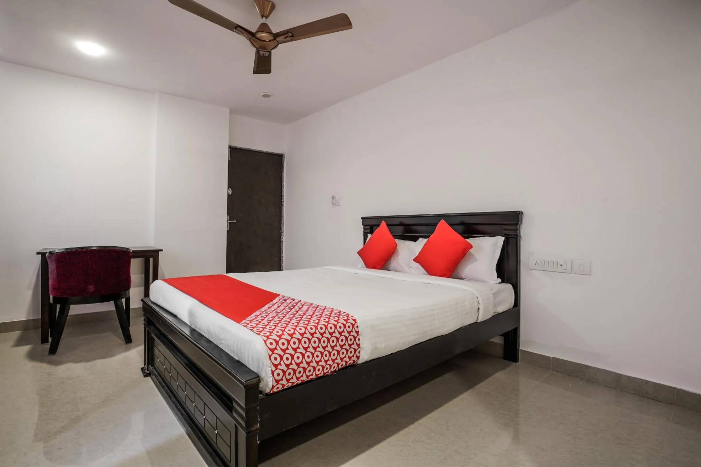 Bed in THE METRO INTERNATIONAL HOTEL