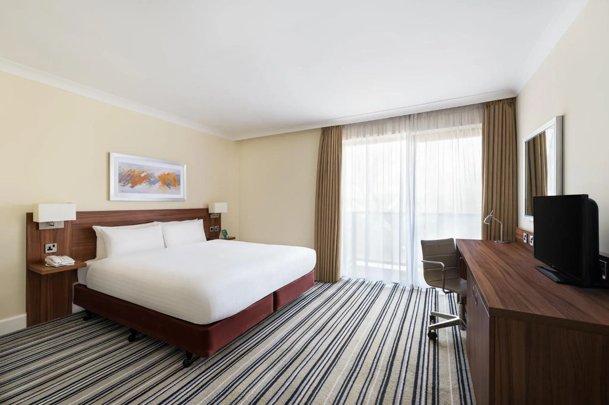 Photo of the whole room, Bed in Holiday Inn Glasgow - East Kilbride by IHG