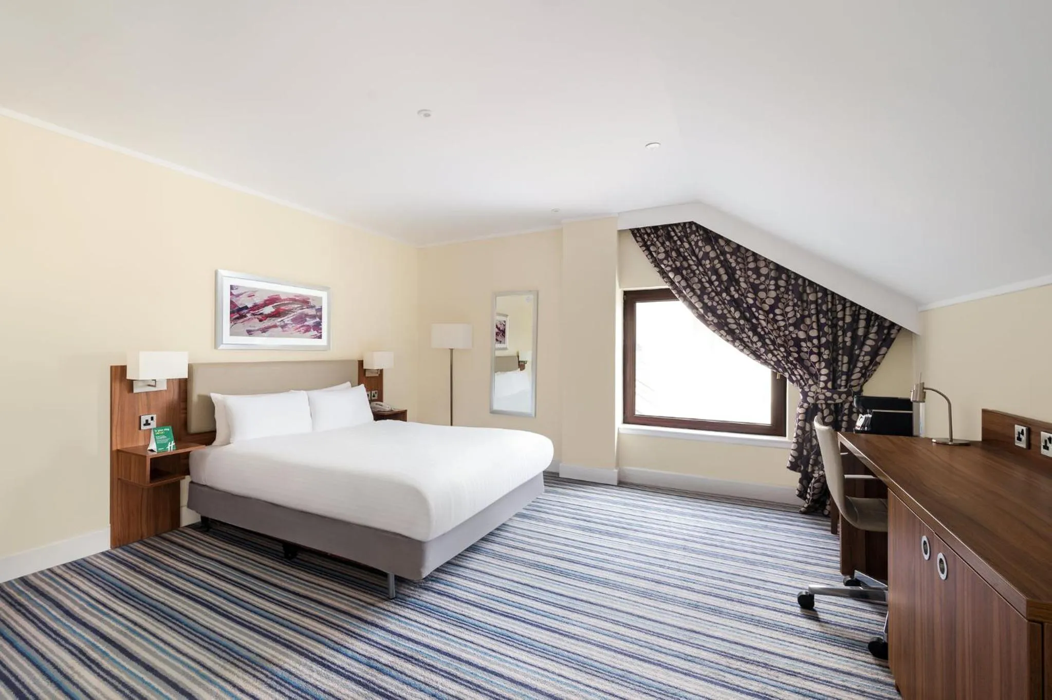 Photo of the whole room, Bed in Holiday Inn Glasgow - East Kilbride by IHG