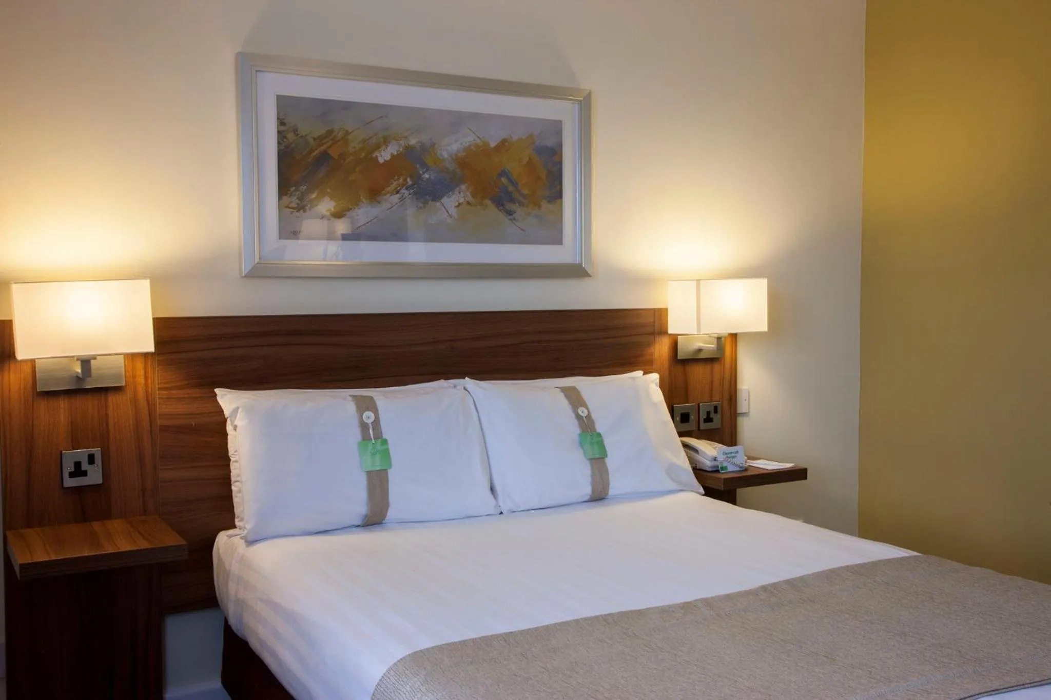 Photo of the whole room, Bed in Holiday Inn Glasgow - East Kilbride by IHG