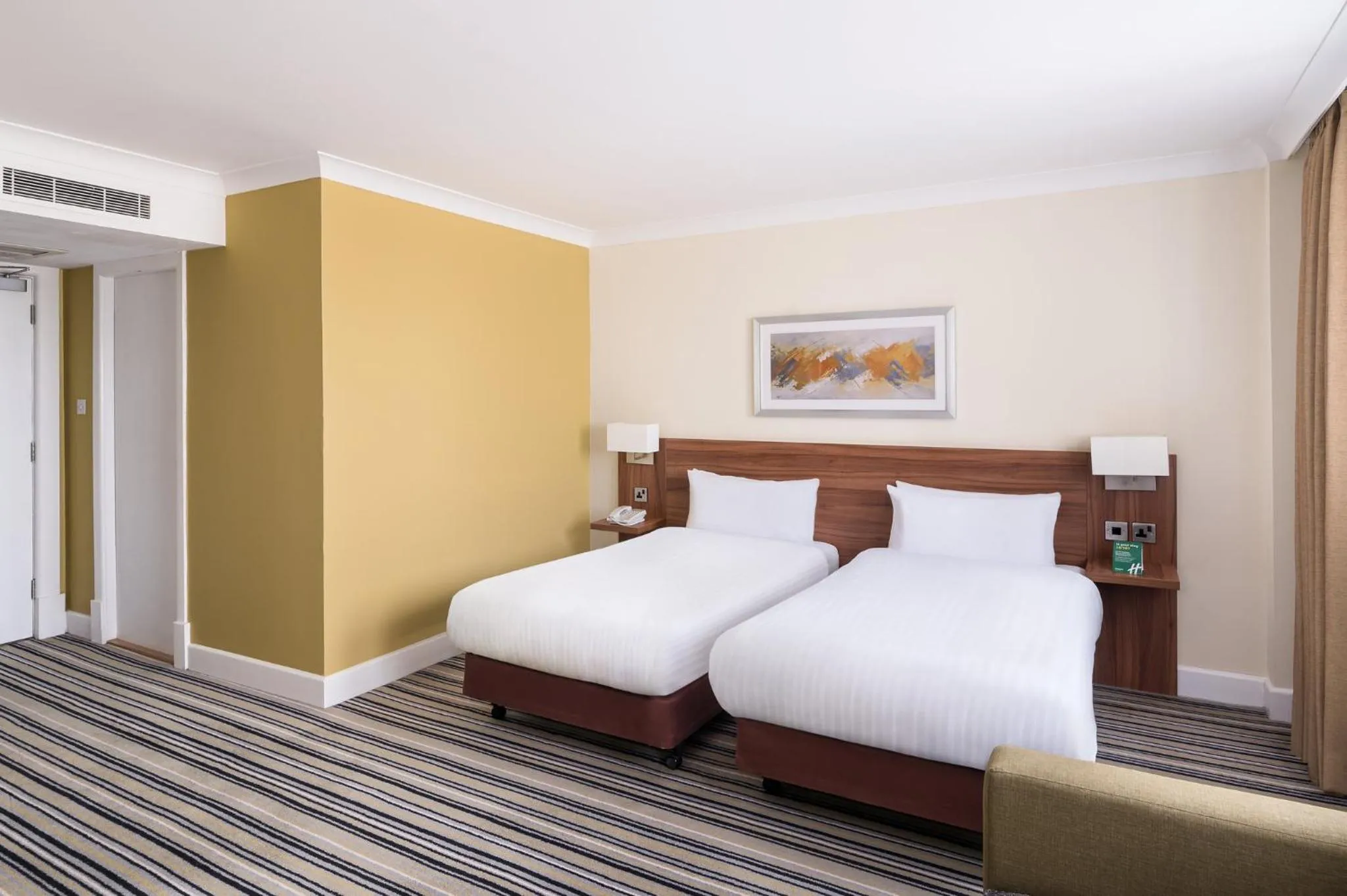 Photo of the whole room, Bed in Holiday Inn Glasgow - East Kilbride by IHG