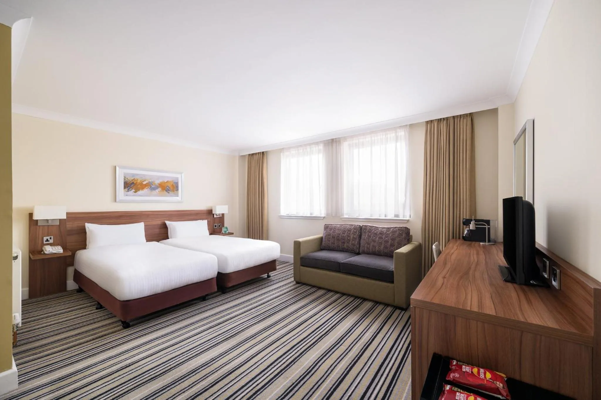 Photo of the whole room, Bed in Holiday Inn Glasgow - East Kilbride by IHG