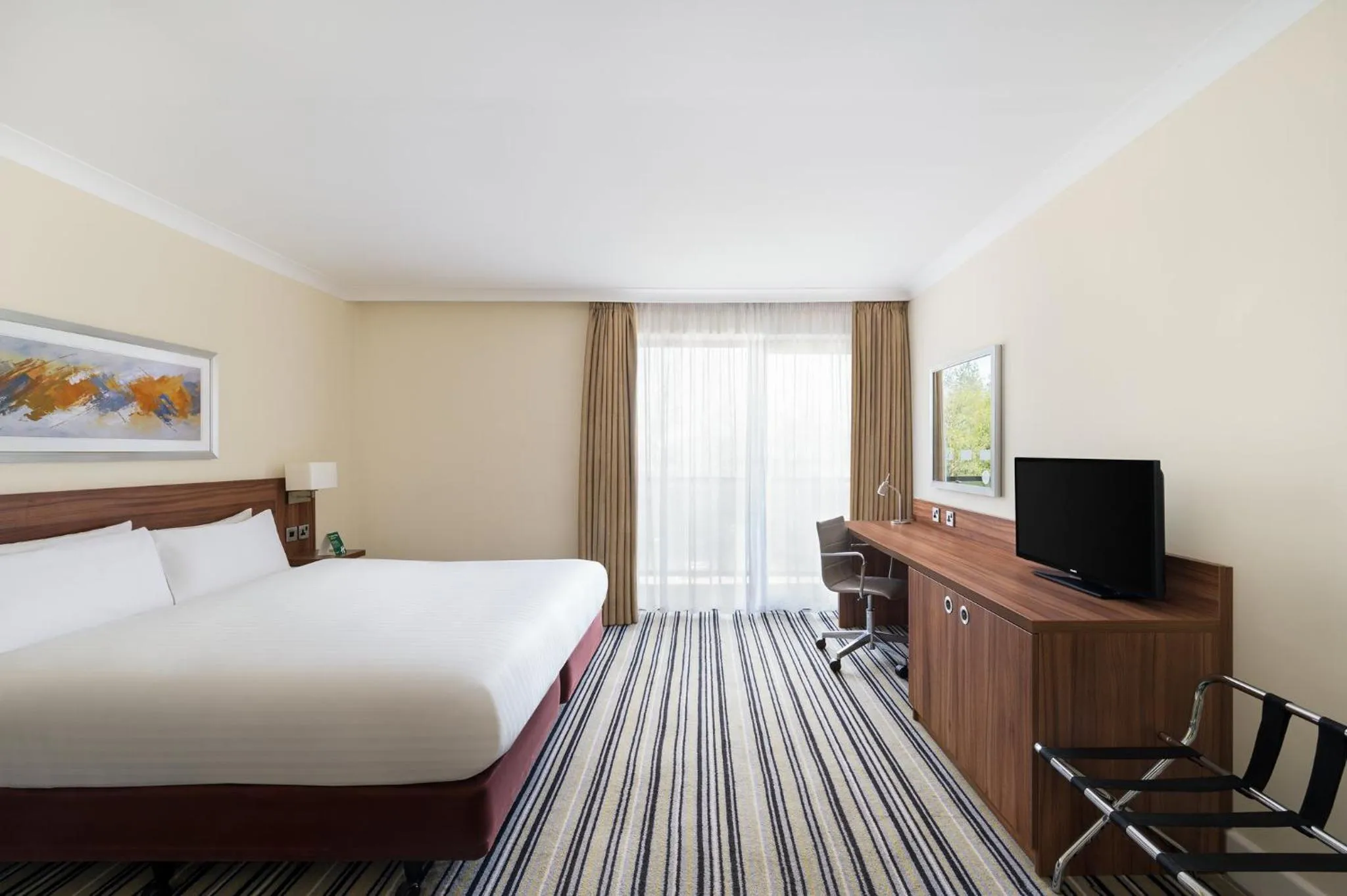Photo of the whole room, Bed in Holiday Inn Glasgow - East Kilbride by IHG