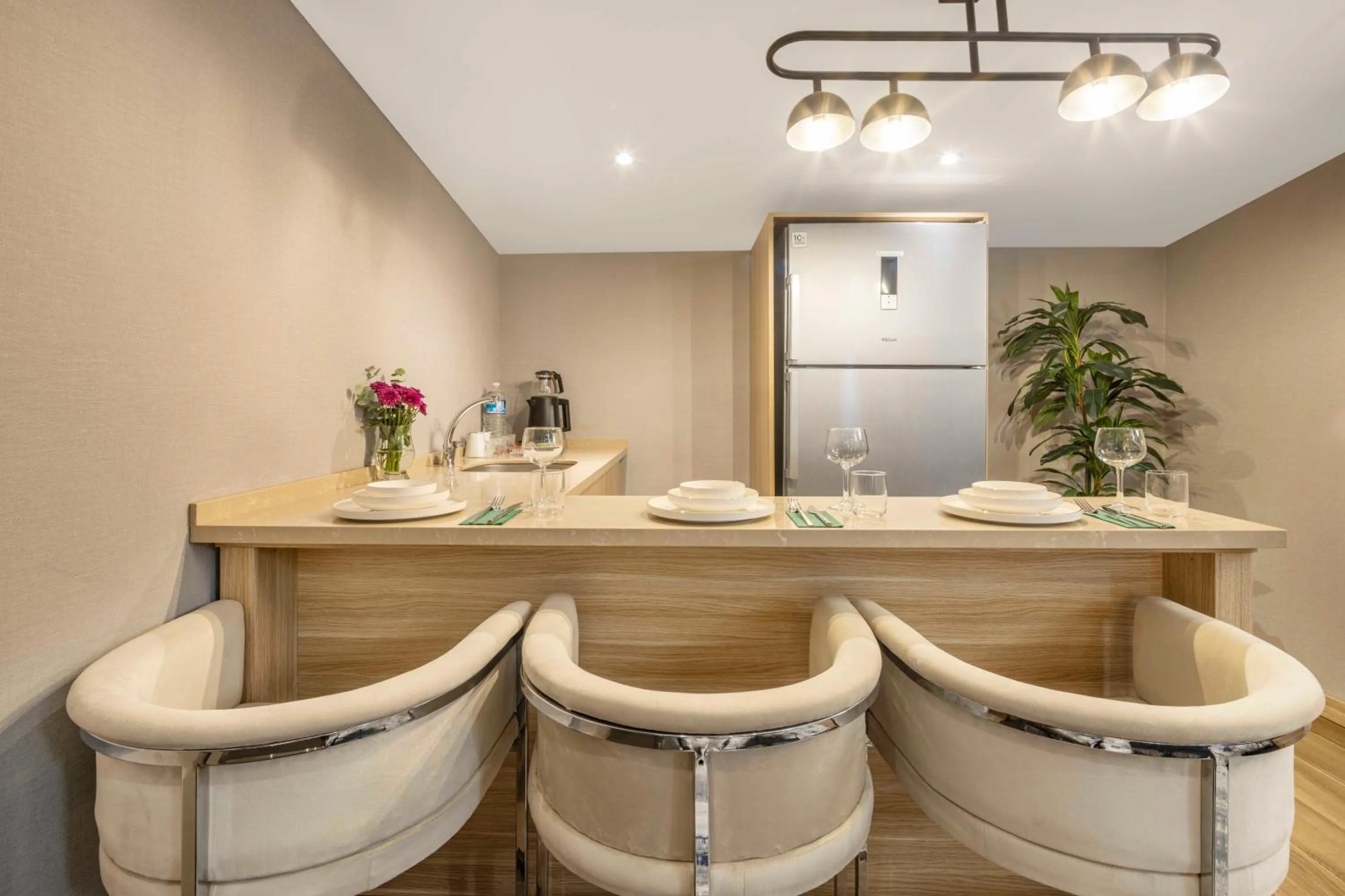 Kitchen or kitchenette in The Capri Hotel Osmanbey