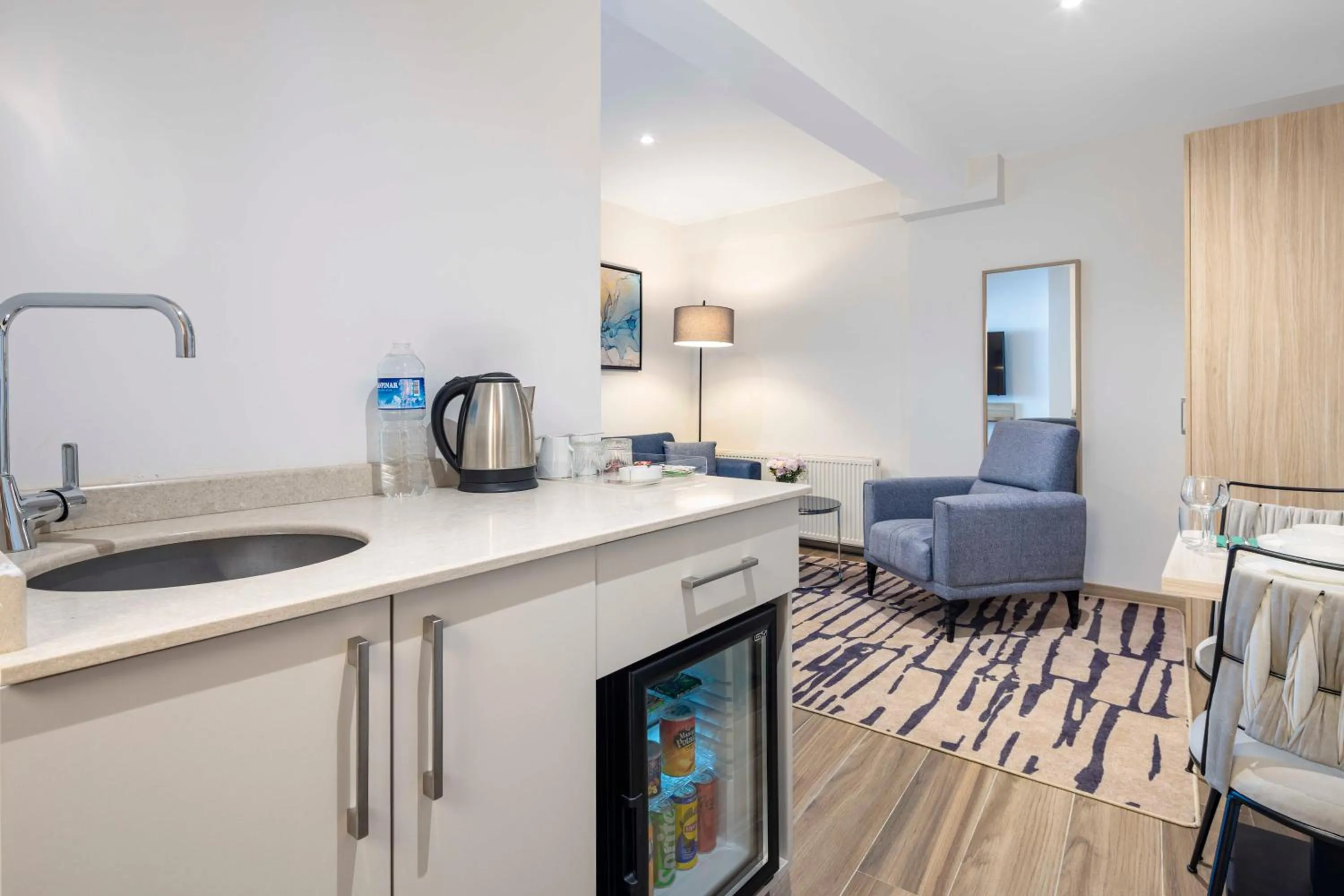 Kitchen or kitchenette in The Capri Hotel Osmanbey