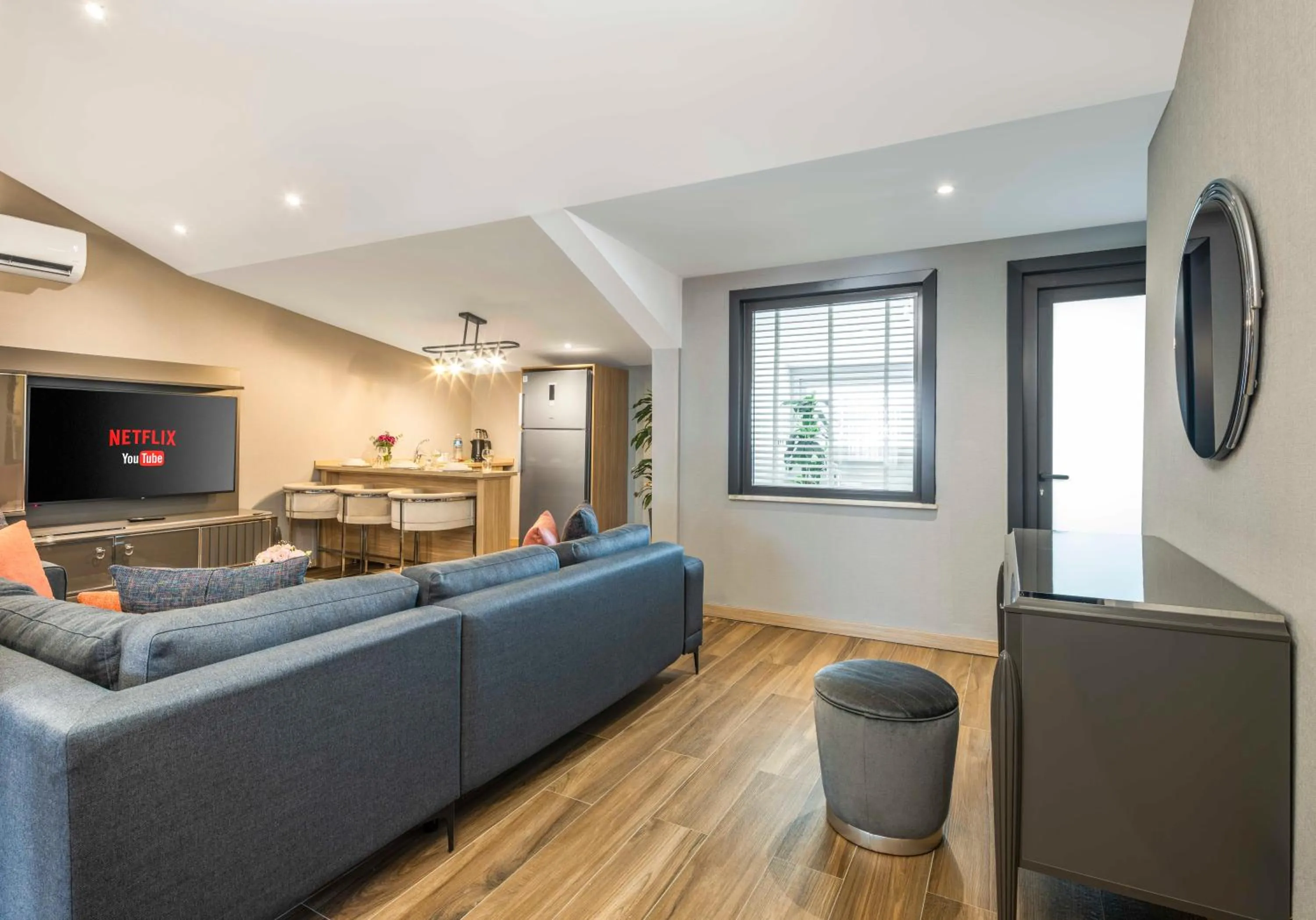 TV and multimedia in The Capri Hotel Osmanbey