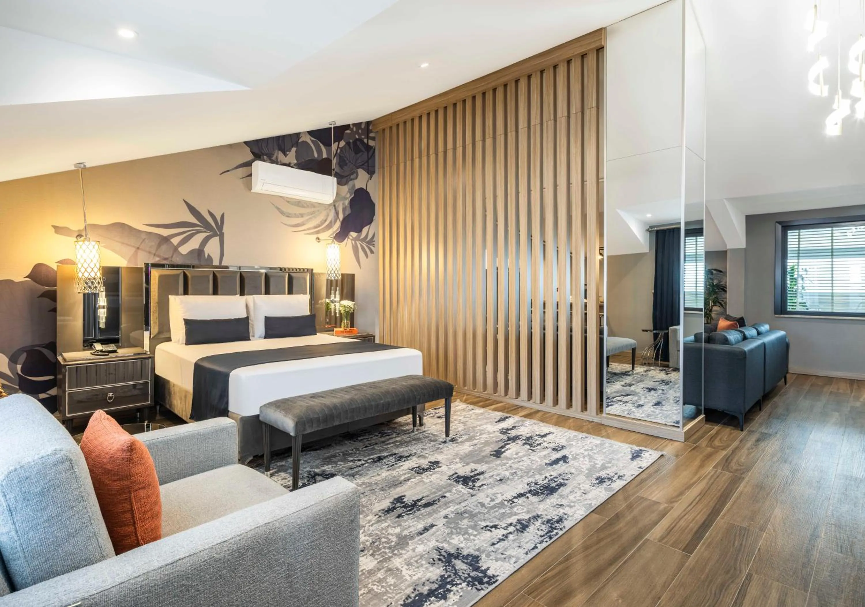 Living room, Bed in The Capri Hotel Osmanbey