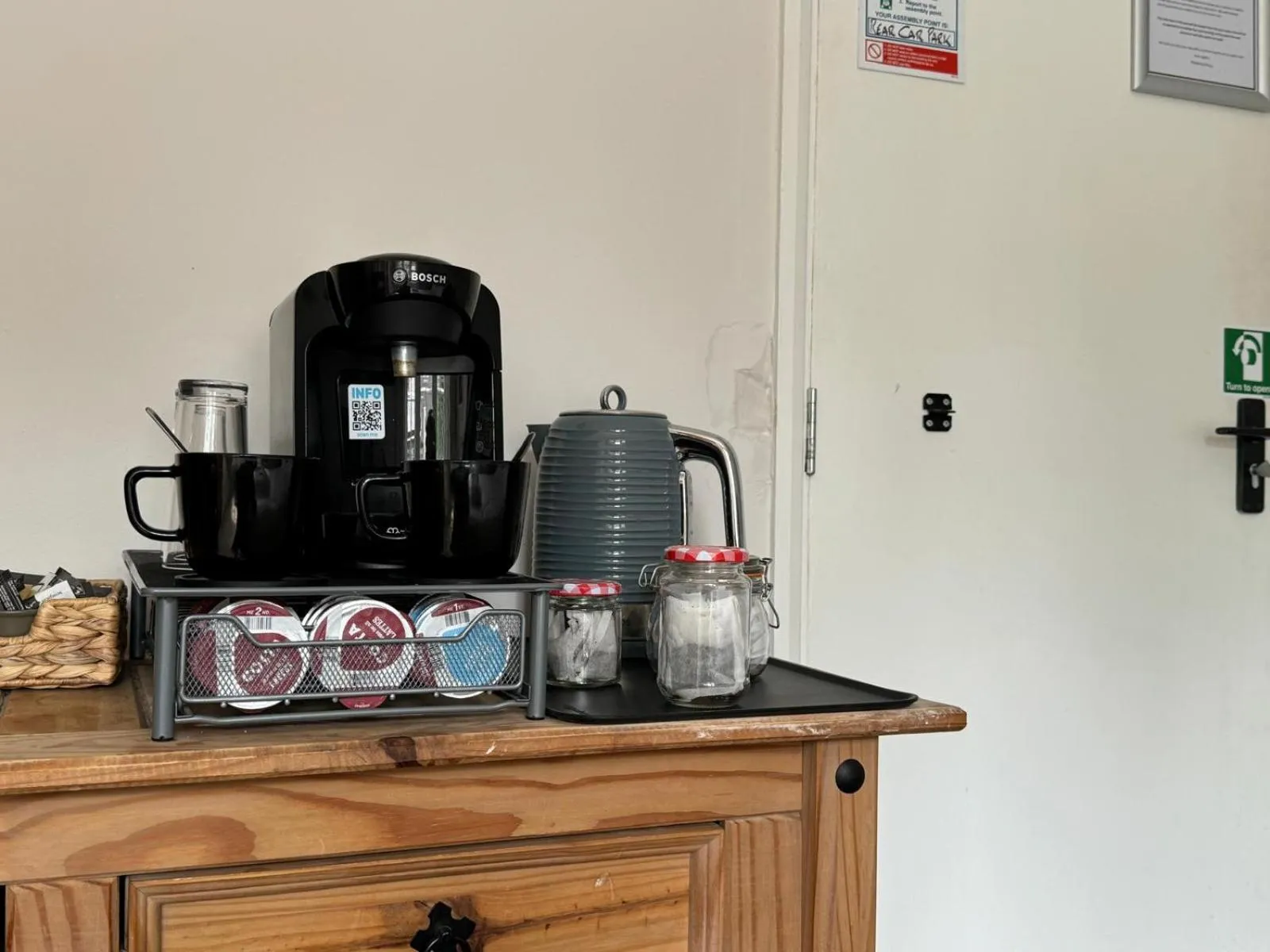 Coffee/tea facilities in The George Inn at Tideswell