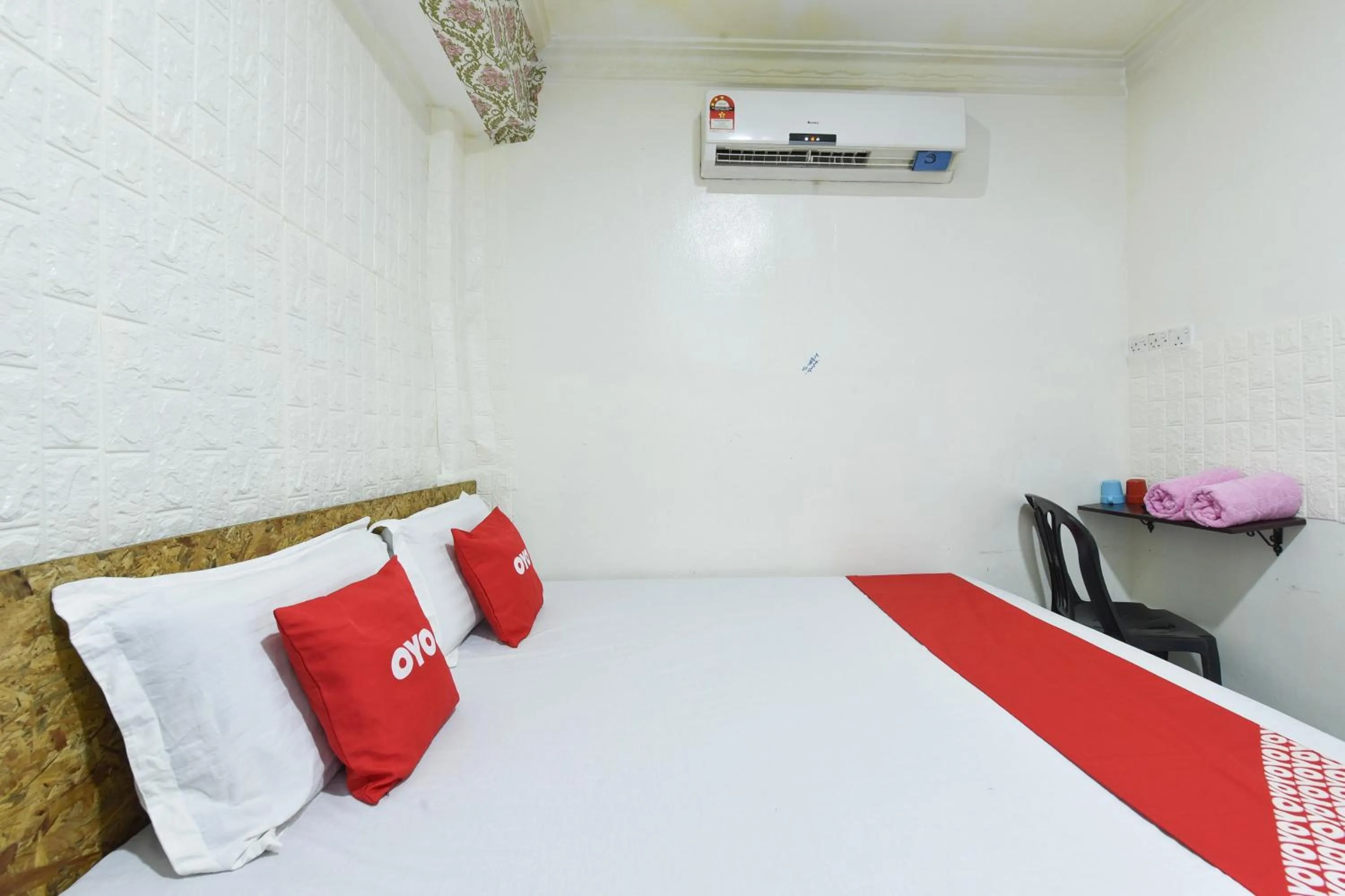 Bedroom, Bed in Hotel O Indah