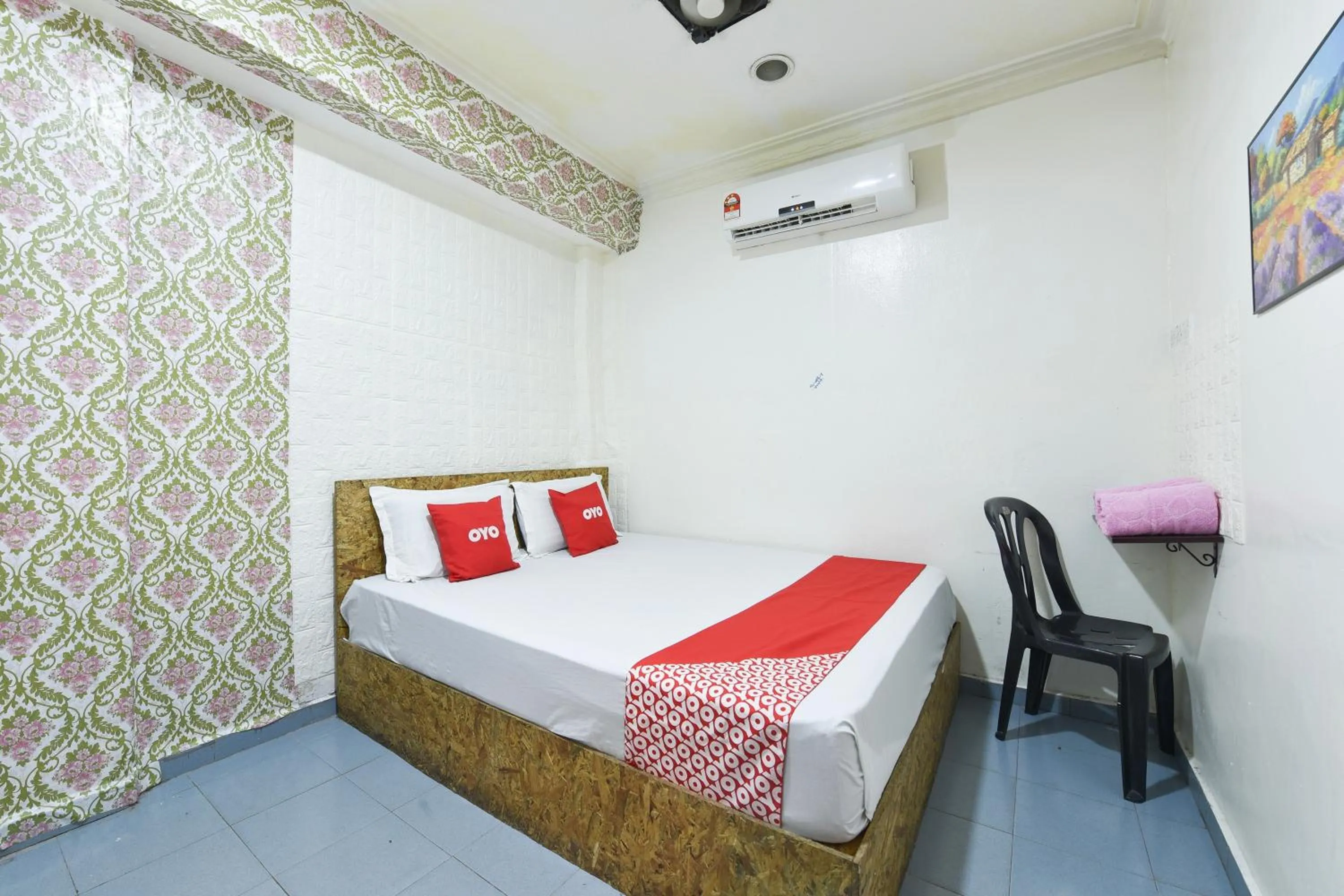 Bedroom, Bed in Hotel O Indah