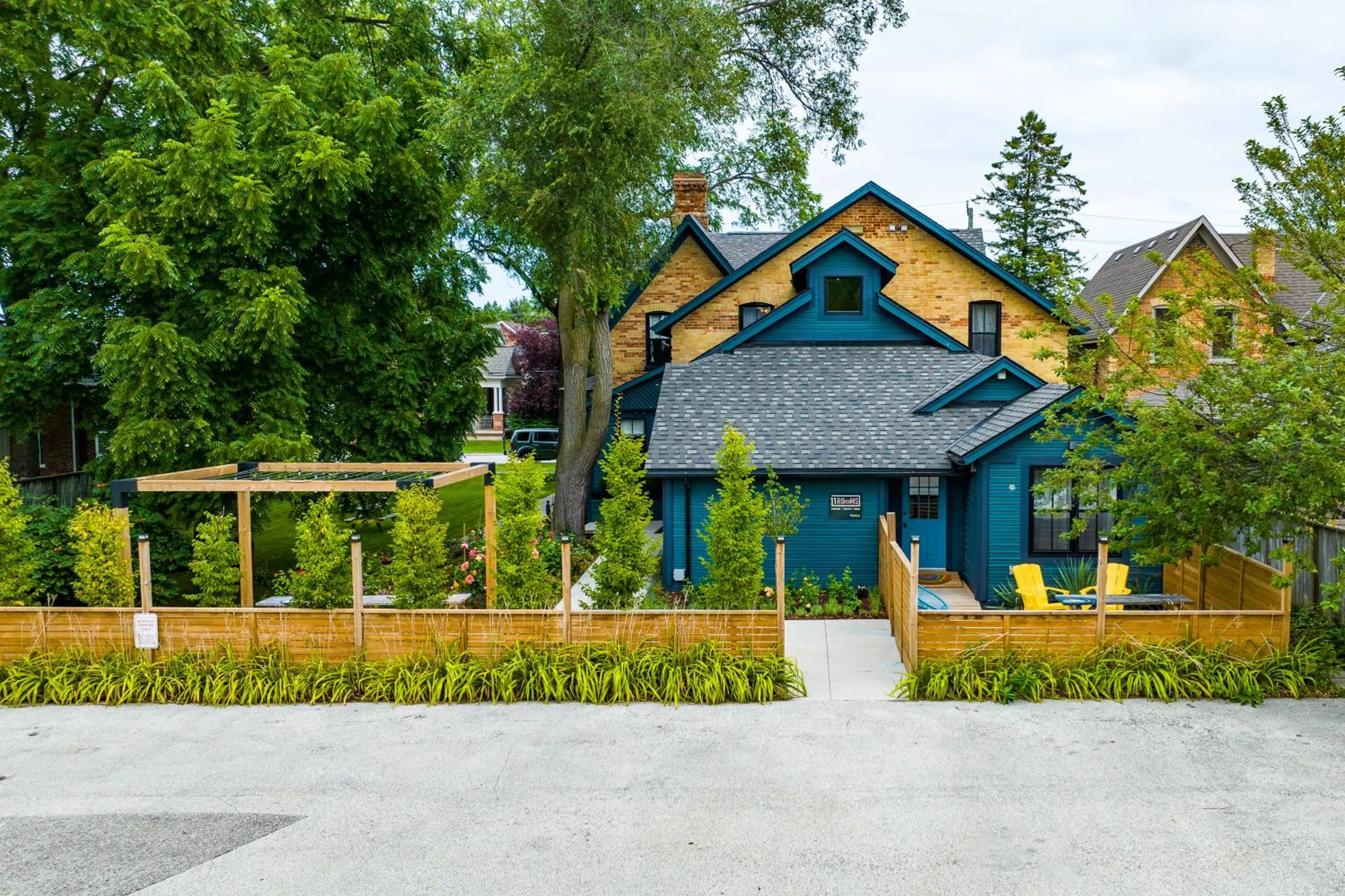 Property building in Somewhere Inn Collingwood