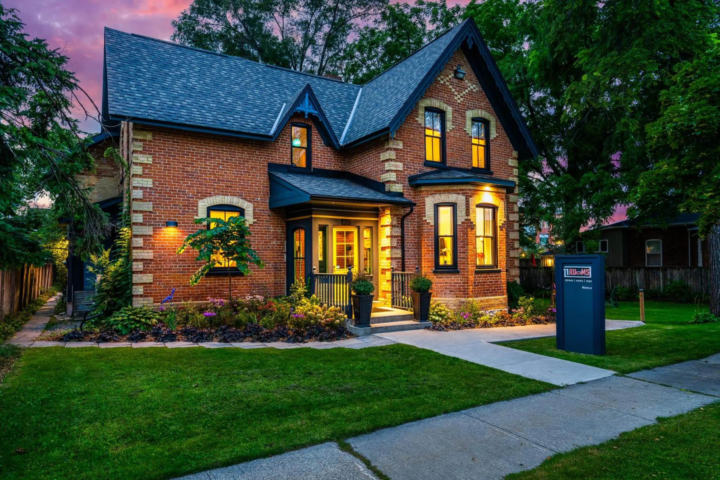 Property building in Somewhere Inn Collingwood