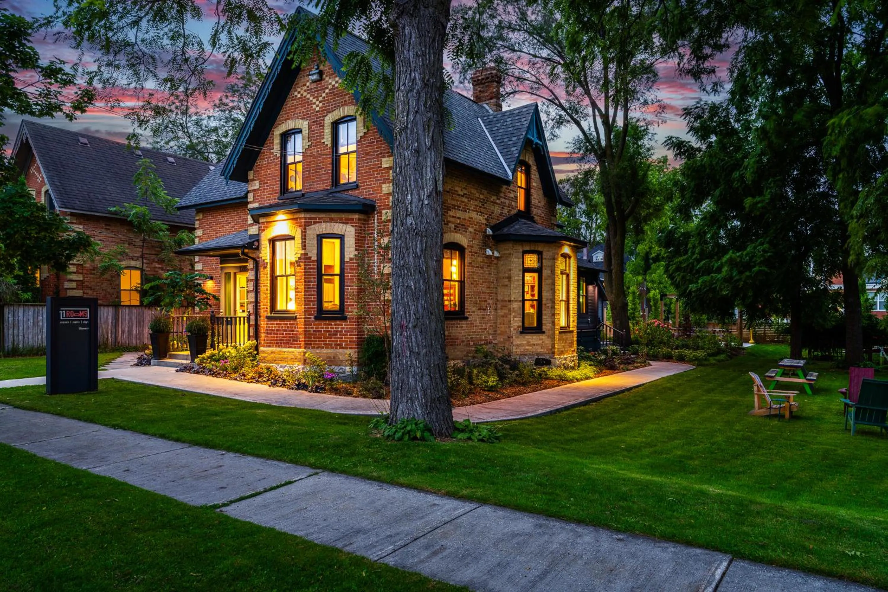 Property building in Somewhere Inn Collingwood