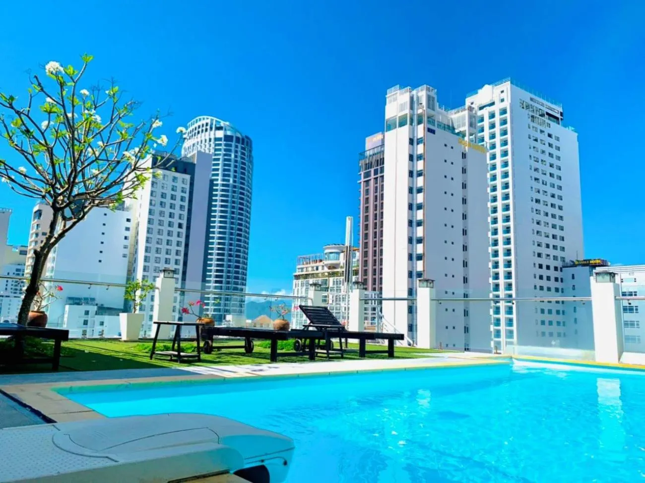 Property building in Edele Hotel Nha Trang Beach