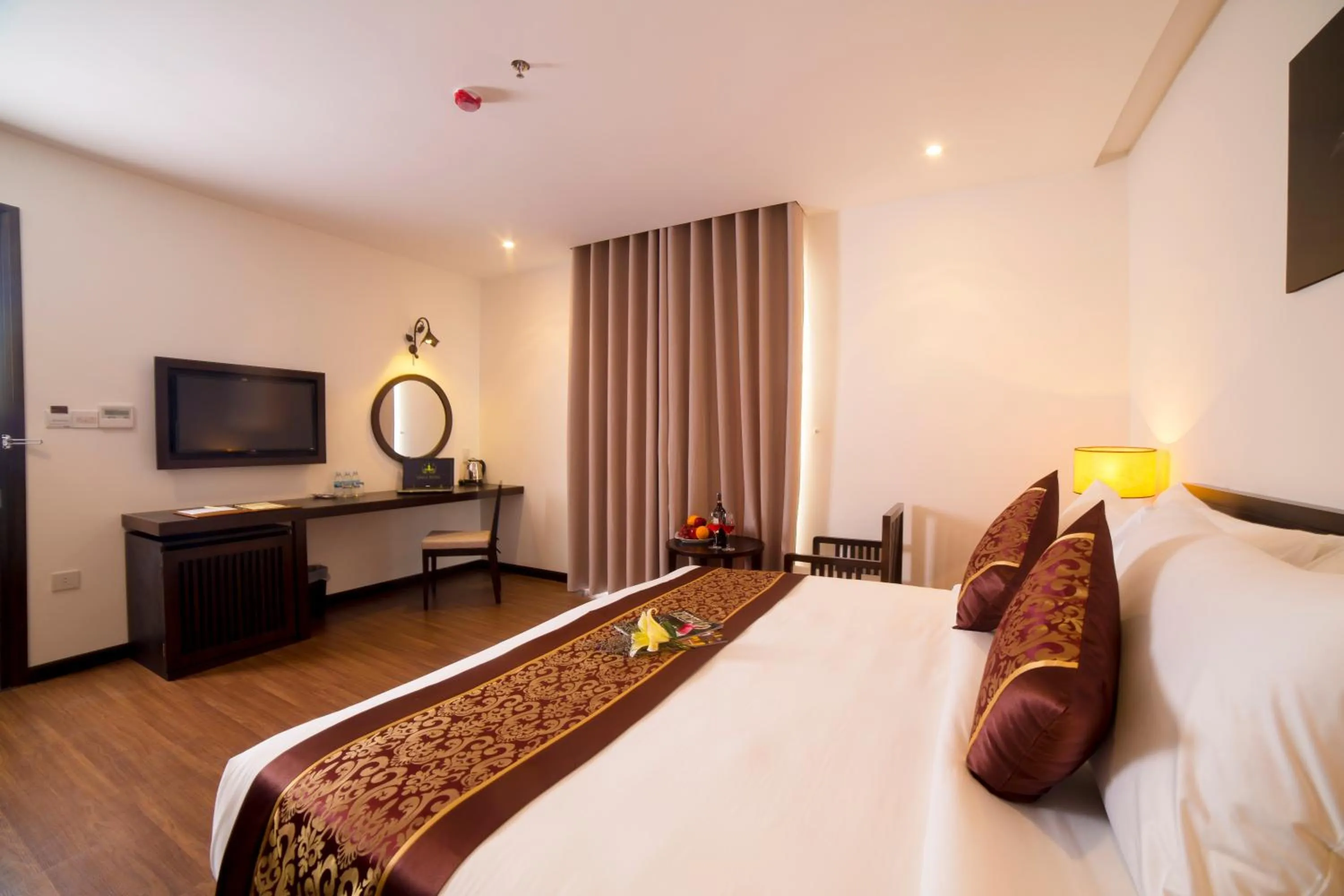 TV and multimedia, Bed in Edele Nha Trang Hotel