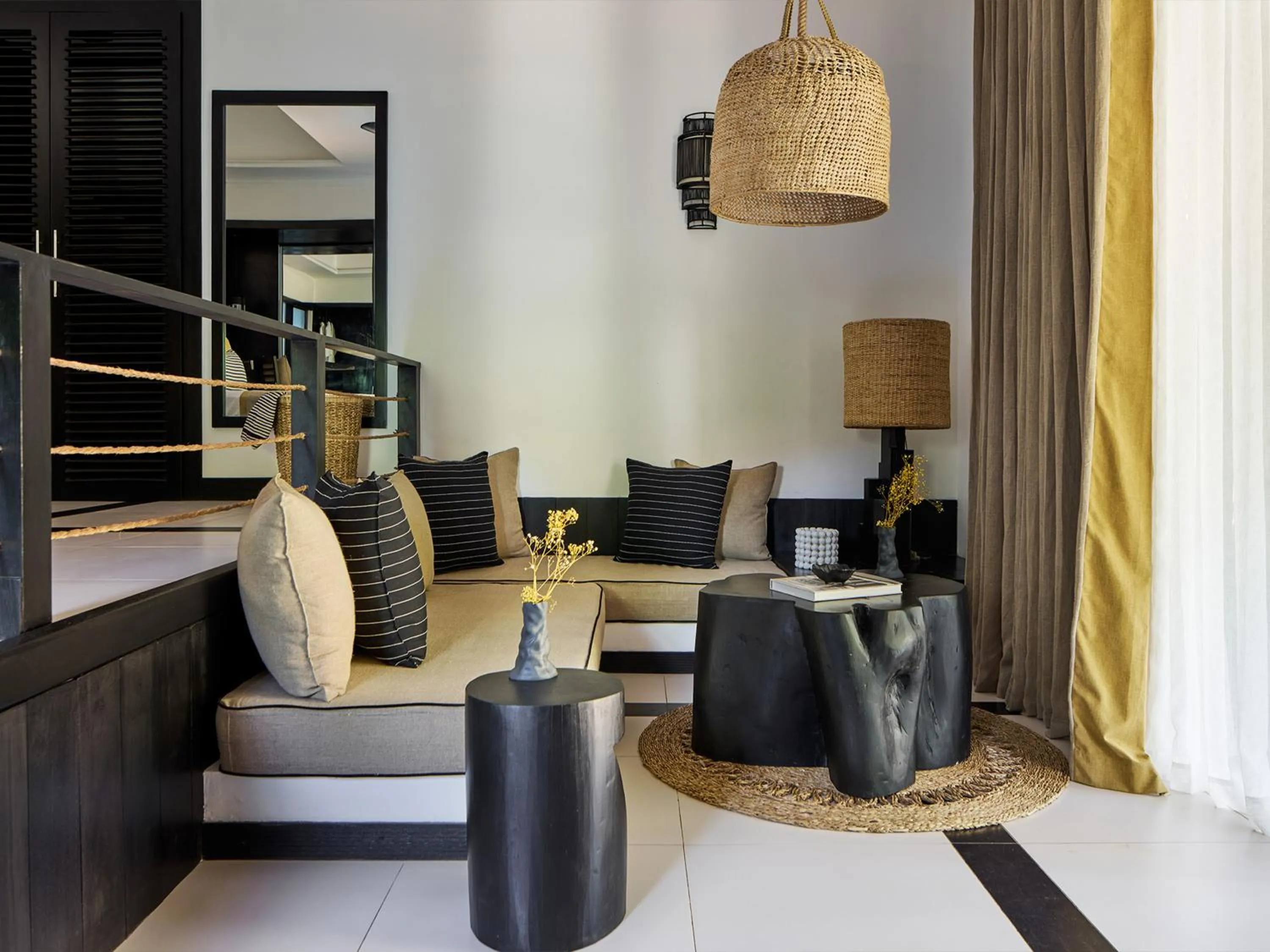 Seating area in Sun Siyam Pasikudah