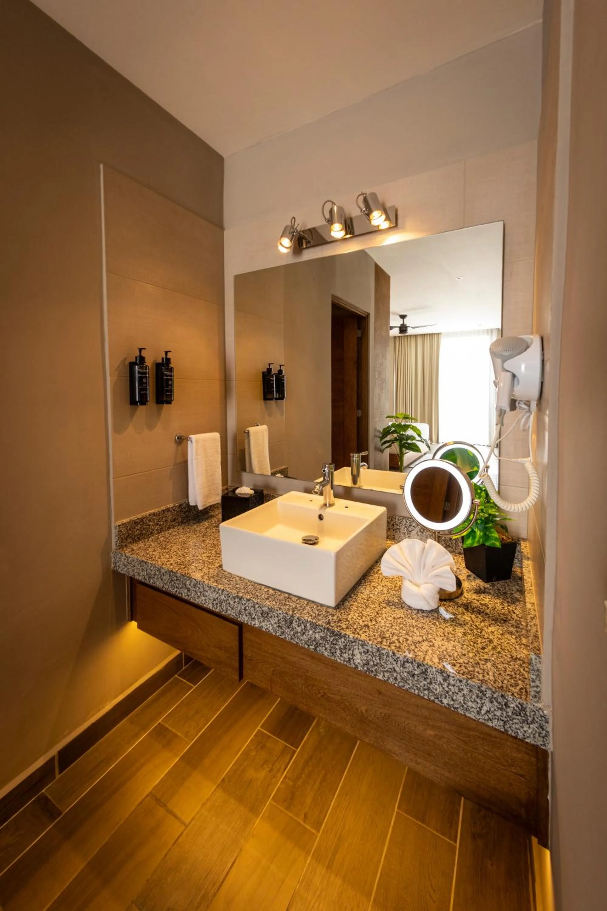 Bathroom in Nirú Ocean Suites by Binniguenda