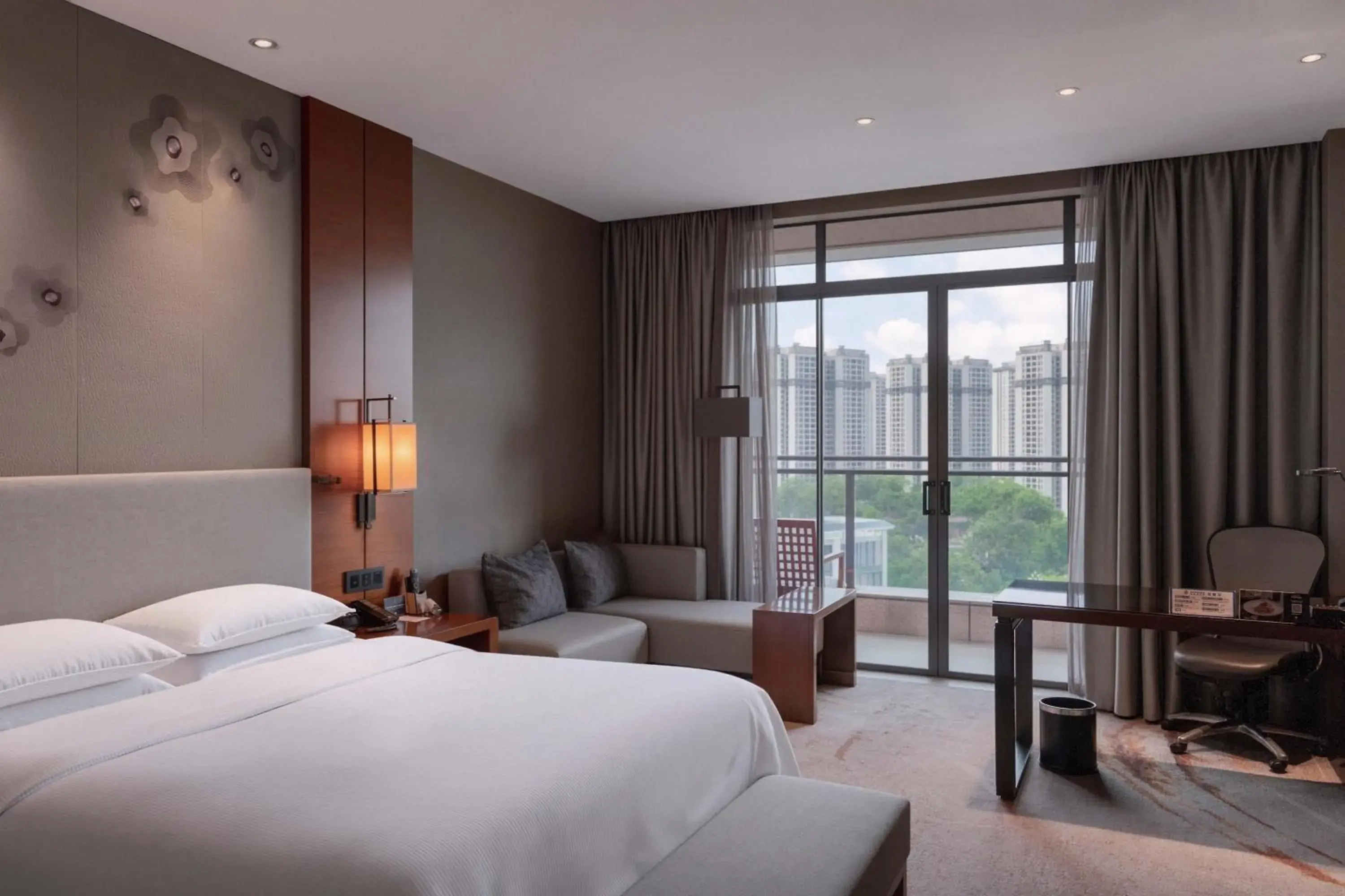 Executive King Room with Lake View in DoubleTree by Hilton Guangzhou Science City-Free Shuttle Bus Service During Canton Fair Period Executive King Room with Lake View in DoubleTree by Hilton Guangzhou Science City-Free Shuttle Bus Service During Canton Fair Period