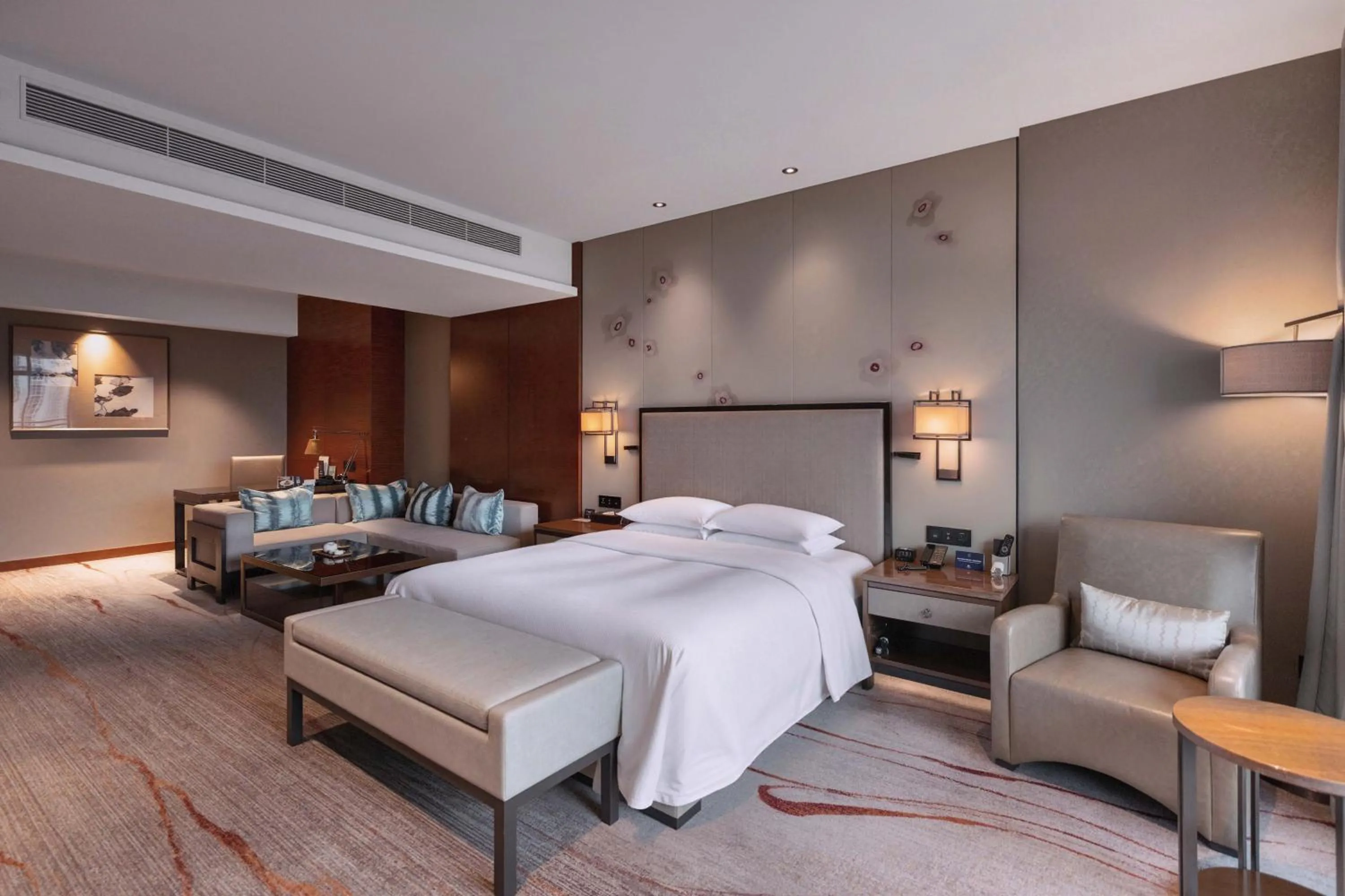 Bed in DoubleTree by Hilton Guangzhou Science City-Free Shuttle Bus Service During Canton Fair Period