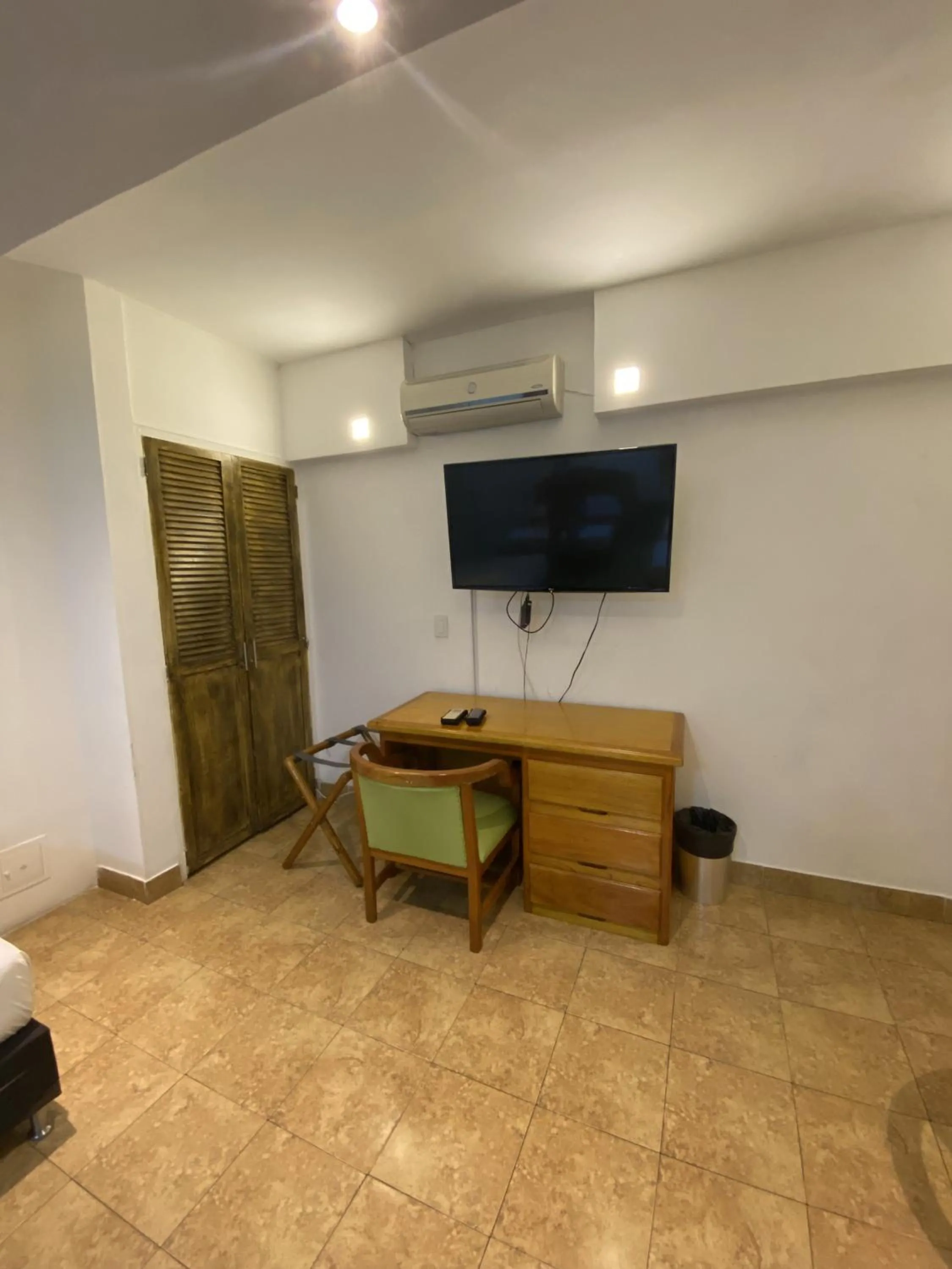 TV and multimedia in Hotel Laureles 70
