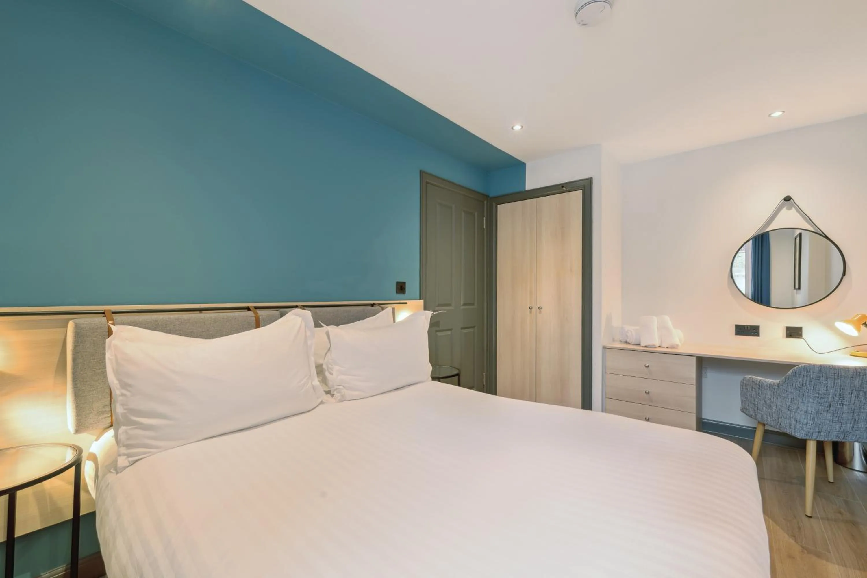 Bed in Holyrood Aparthotel