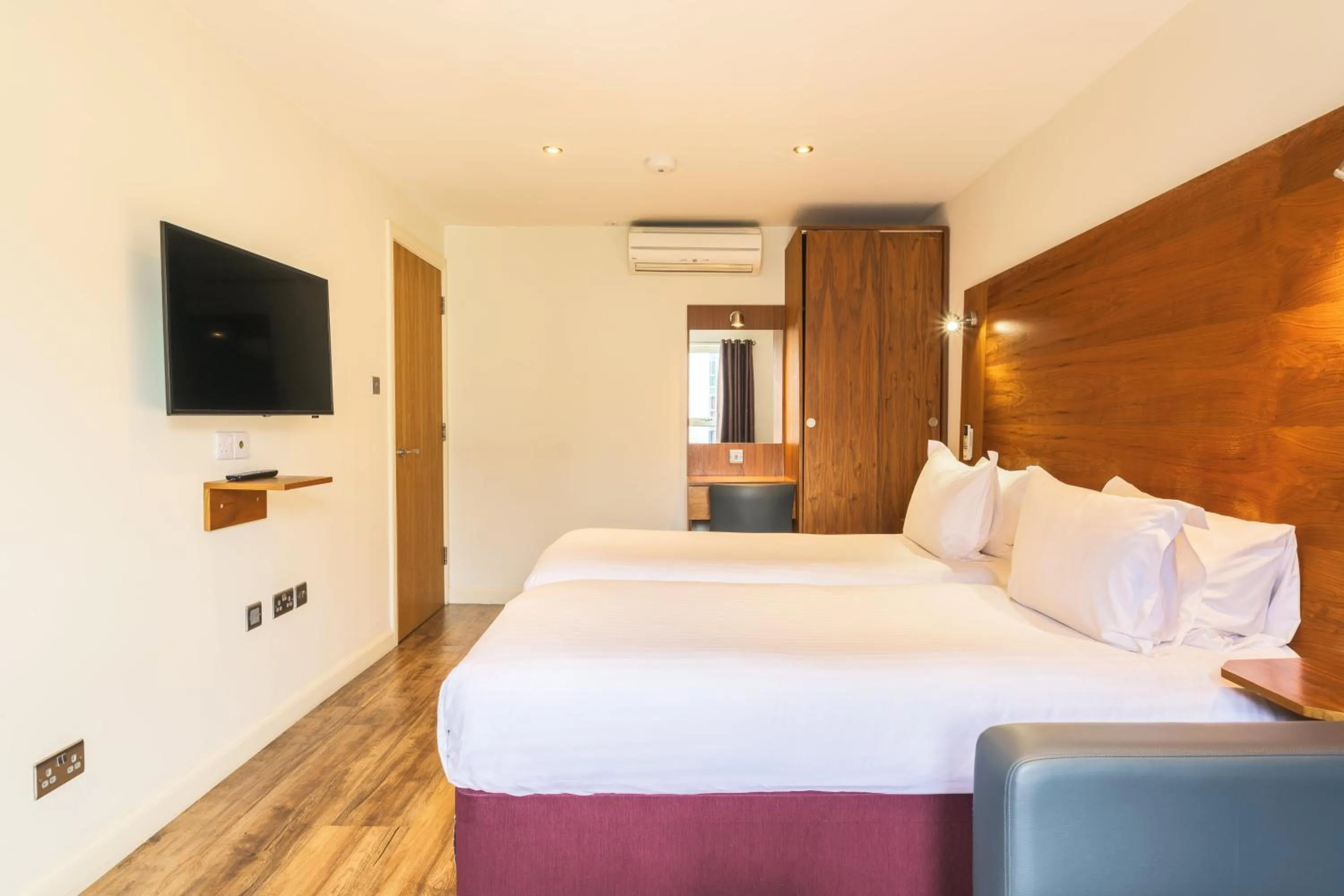 Bed in Holyrood Aparthotel