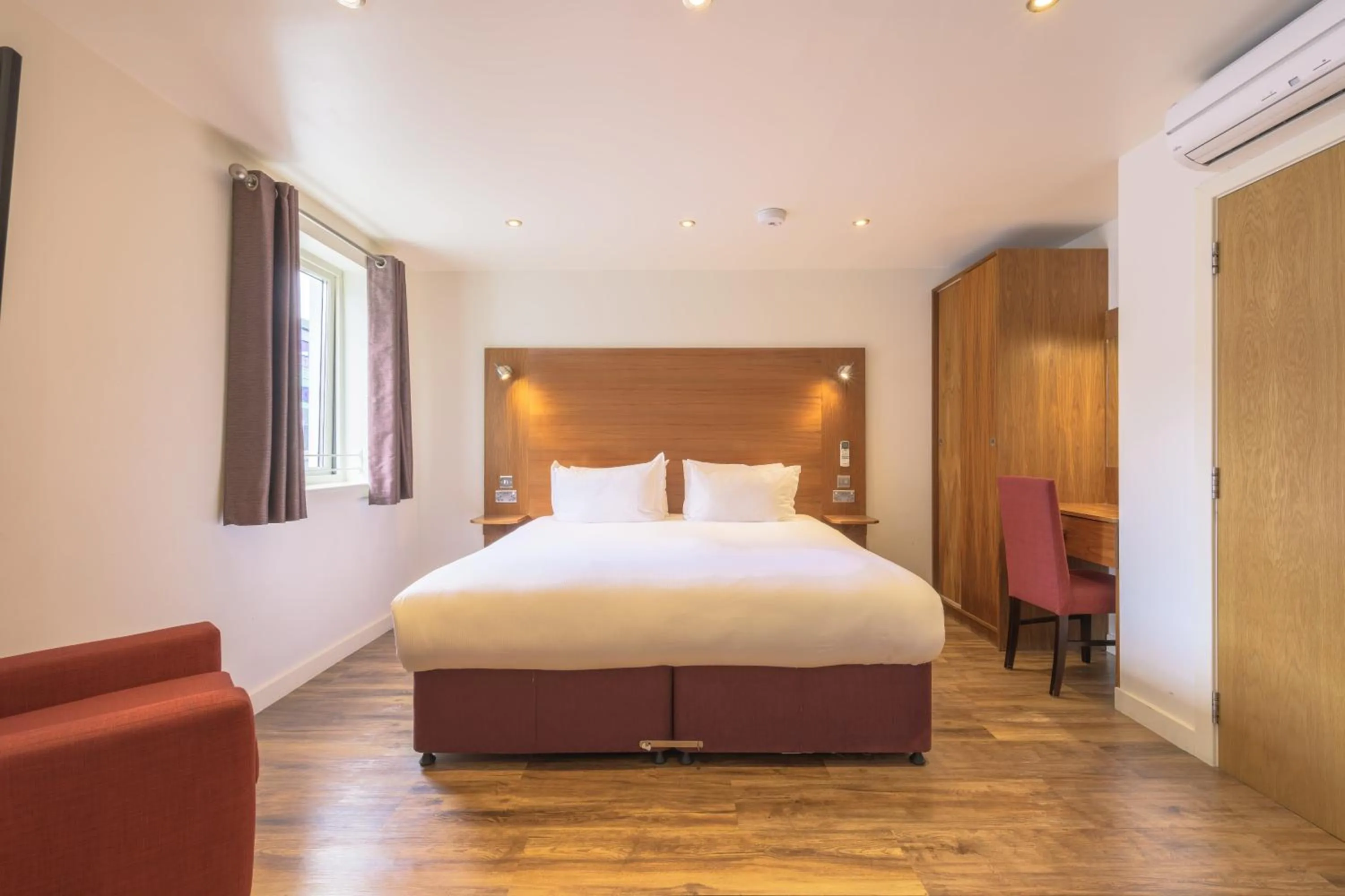 Bed in Holyrood Aparthotel