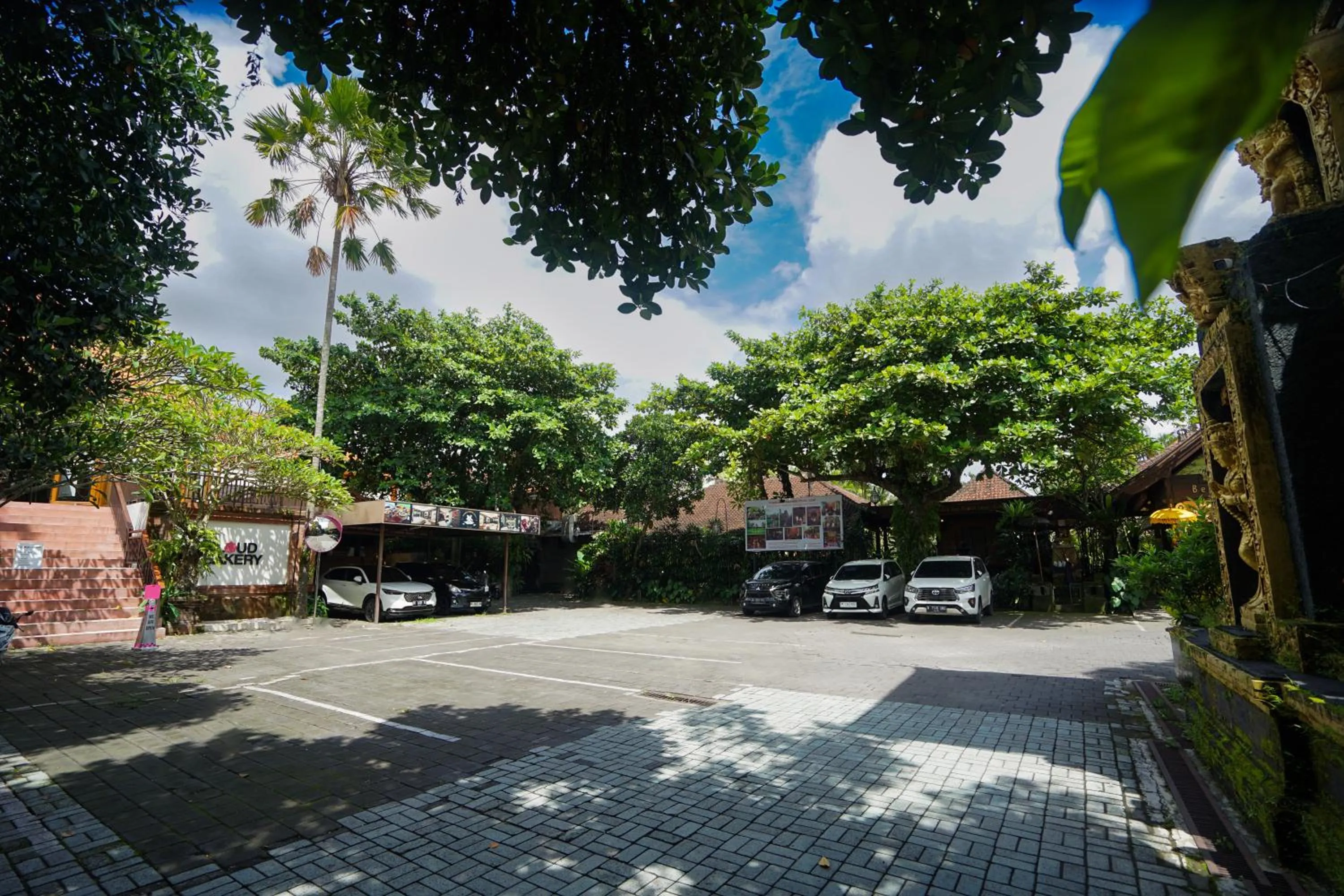 Parking in Svarga Bebek Villas